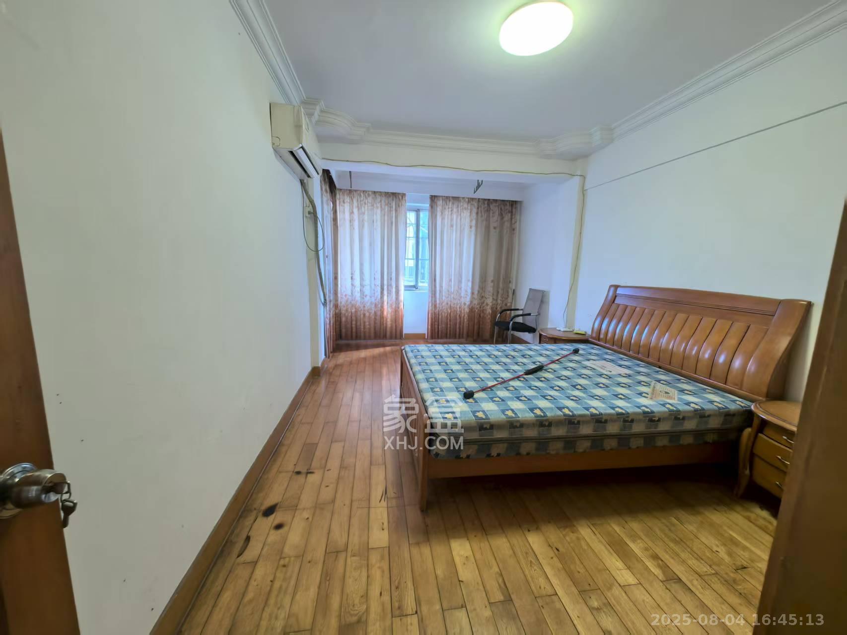 通泰街商居楼 3室2厅1卫 2400.0元/月 通泰街商居楼 3室2厅1卫 2400.0元/月室内图