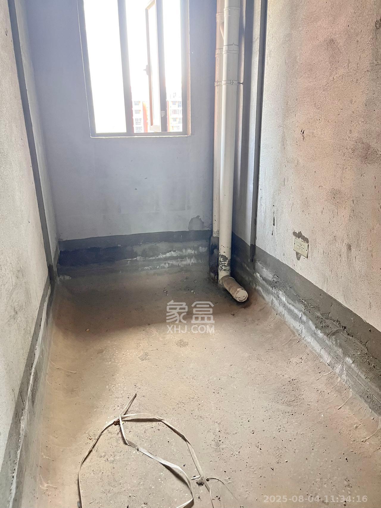 恒生碧水龙庭  4室2厅2卫   1800.00元/月室内图