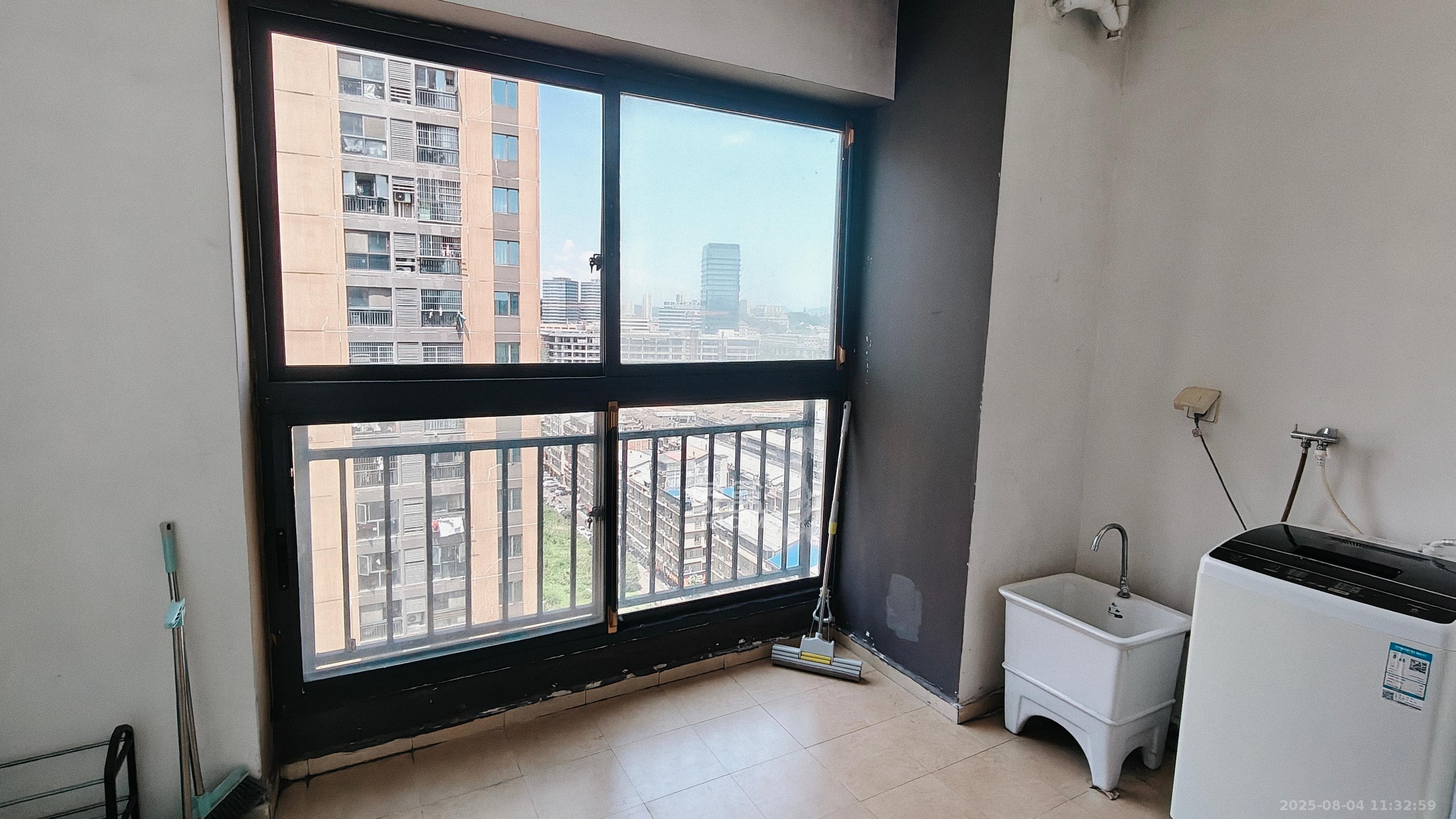 麓谷小镇 2室1厅1卫 2200.0元/月 麓谷小镇 2室1厅1卫 2200.0元/月室内图