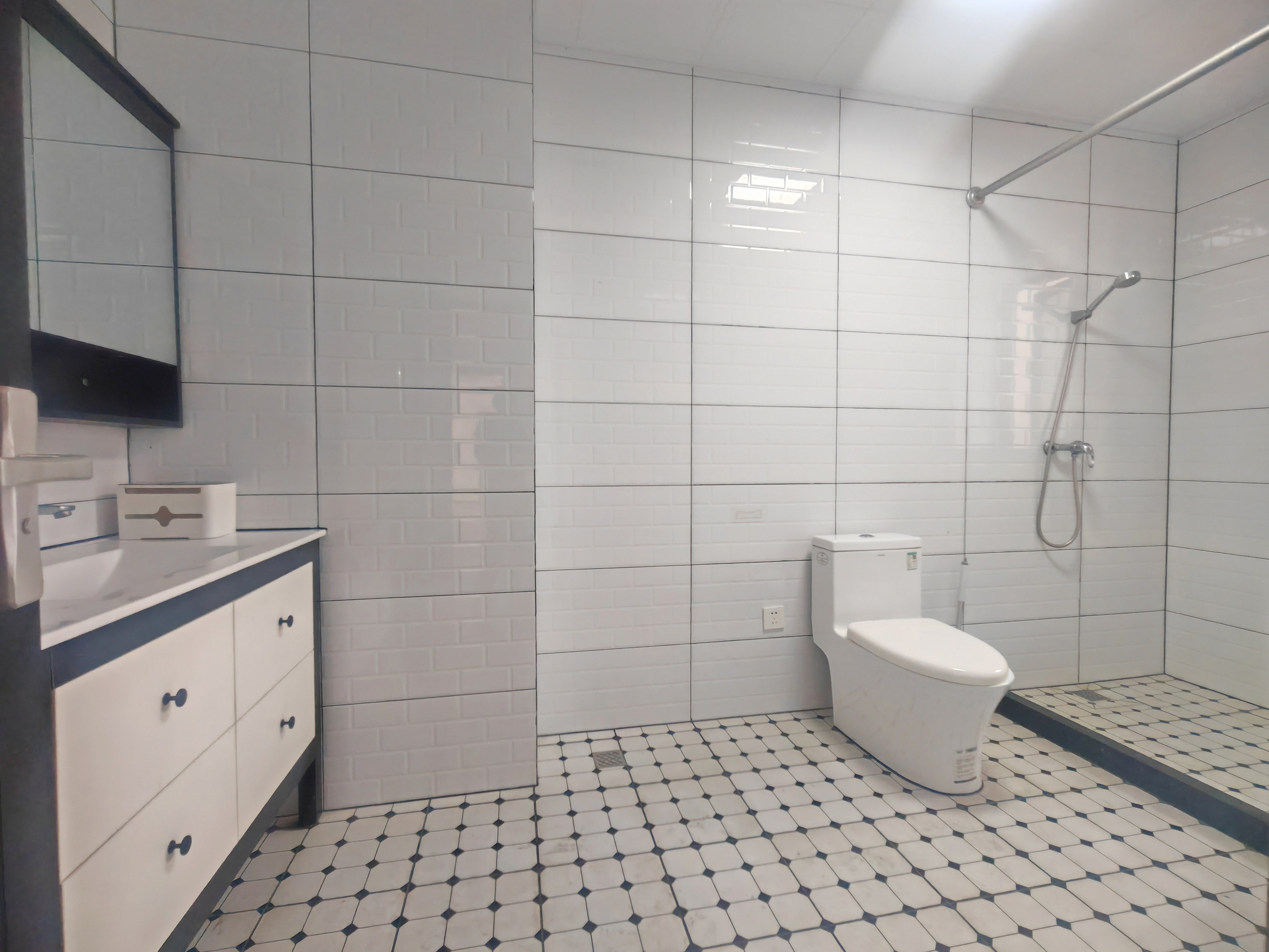 海航豪庭南苑 4室2厅4卫 8000.0元/月 海航豪庭南苑 4室2厅4卫 8000.0元/月室内图