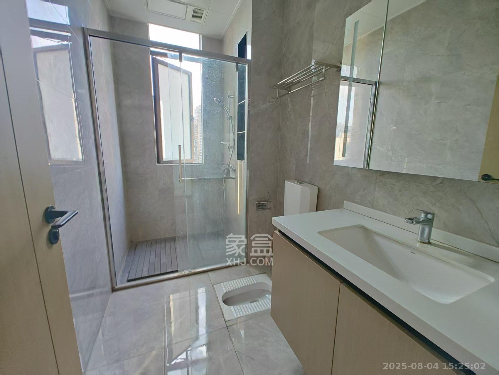 润和湘江天地天悦湾  4室2厅2卫    3200.0元/月 润和湘江天地天悦湾  4室2厅2卫    3200.0元/月室内图