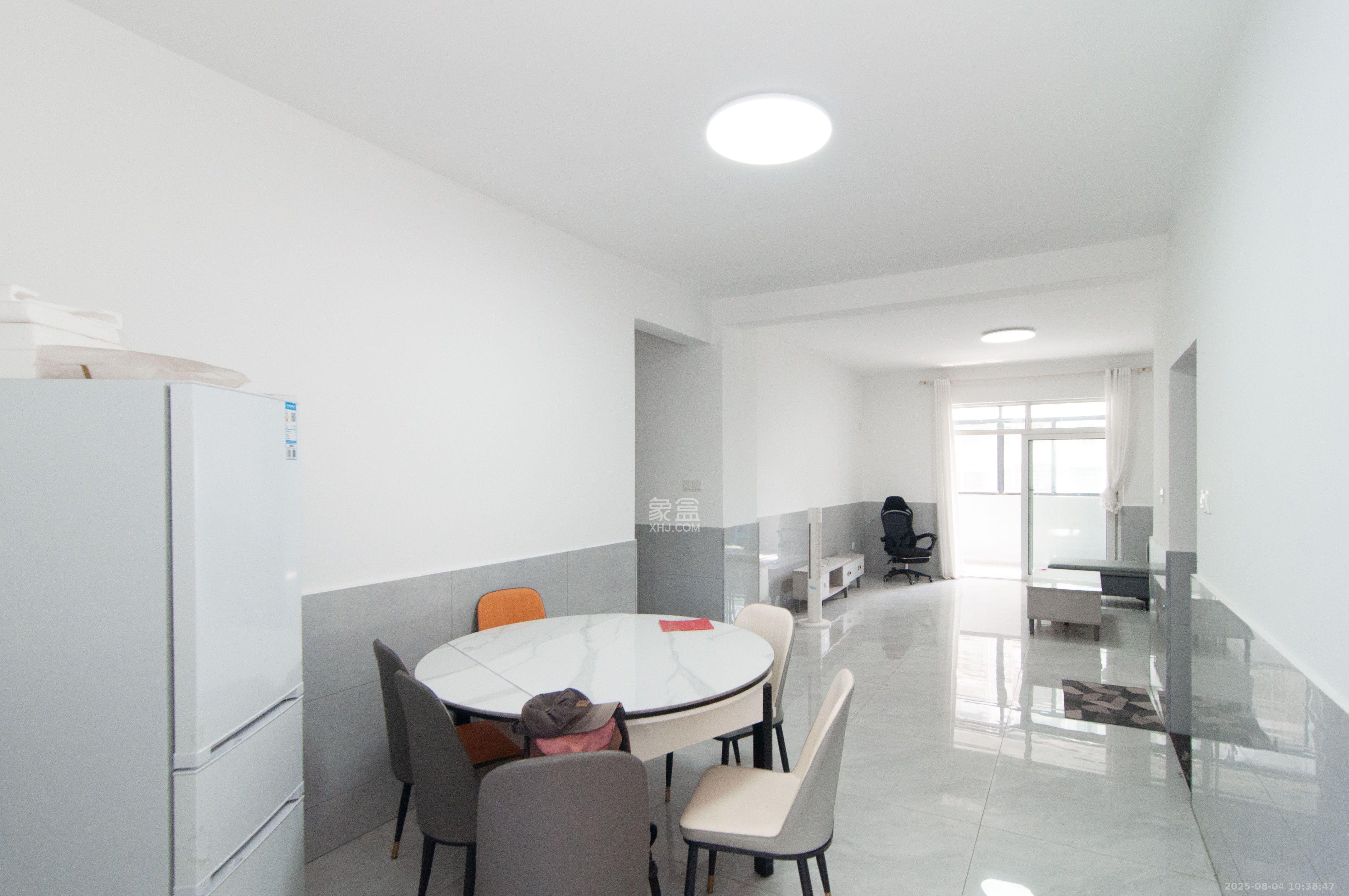 麓阳和景雅苑 3室2厅2卫 3100.0元/月 麓阳和景雅苑 3室2厅2卫 3100.0元/月室内图