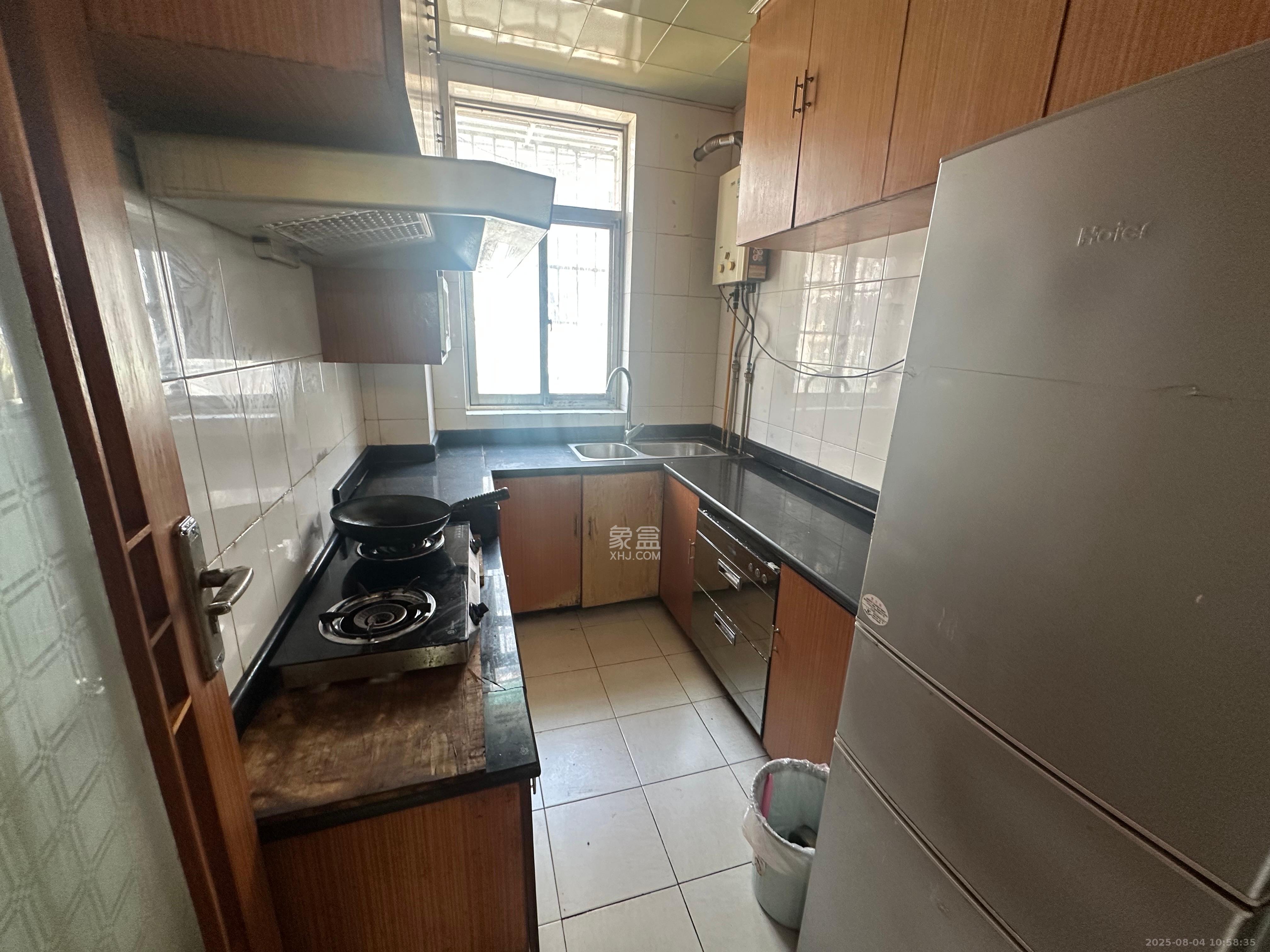 营山佳园 3室2厅1卫 2600.0元/月 营山佳园 3室2厅1卫 2600.0元/月室内图