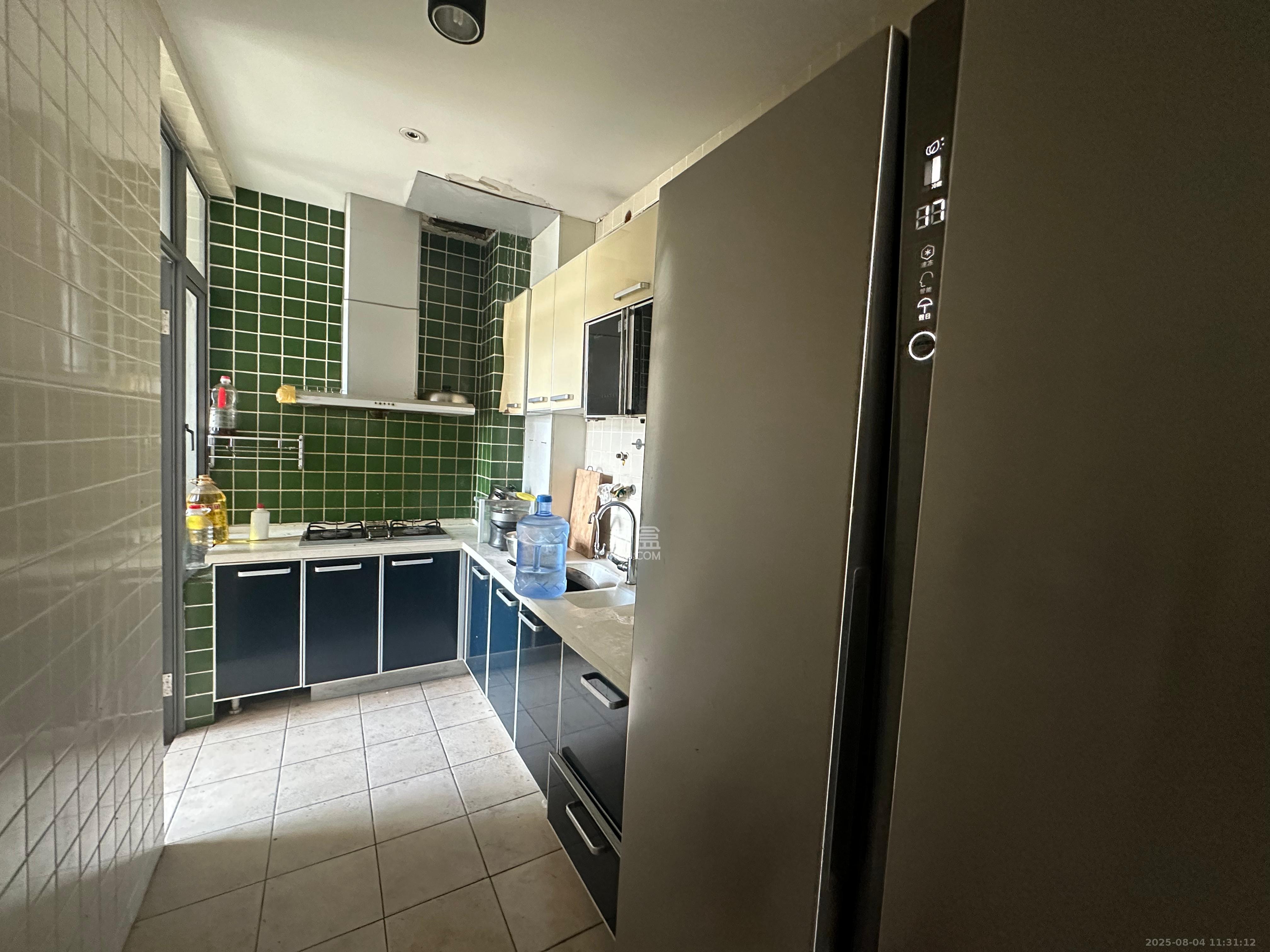 上海城小区 1室2厅1卫 2000.0元/月 上海城小区 1室2厅1卫 2000.0元/月室内图