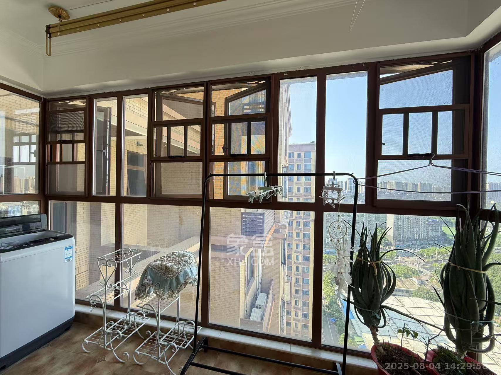 万里时代 3室2厅1卫 2999.0元/月 万里时代 3室2厅1卫 2999.0元/月室内图