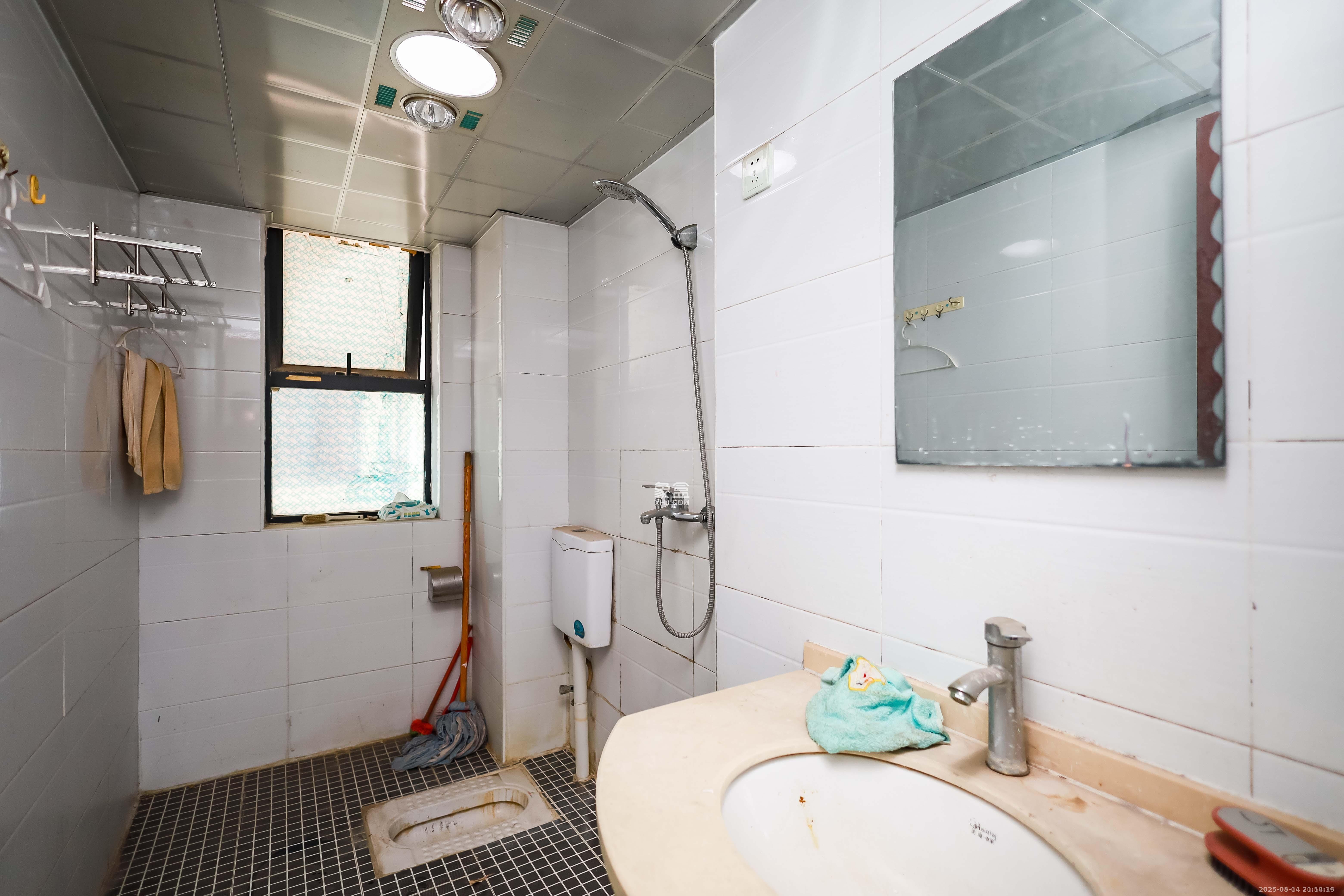 莱茵城  3室2厅1卫    1800.0元/月室内图