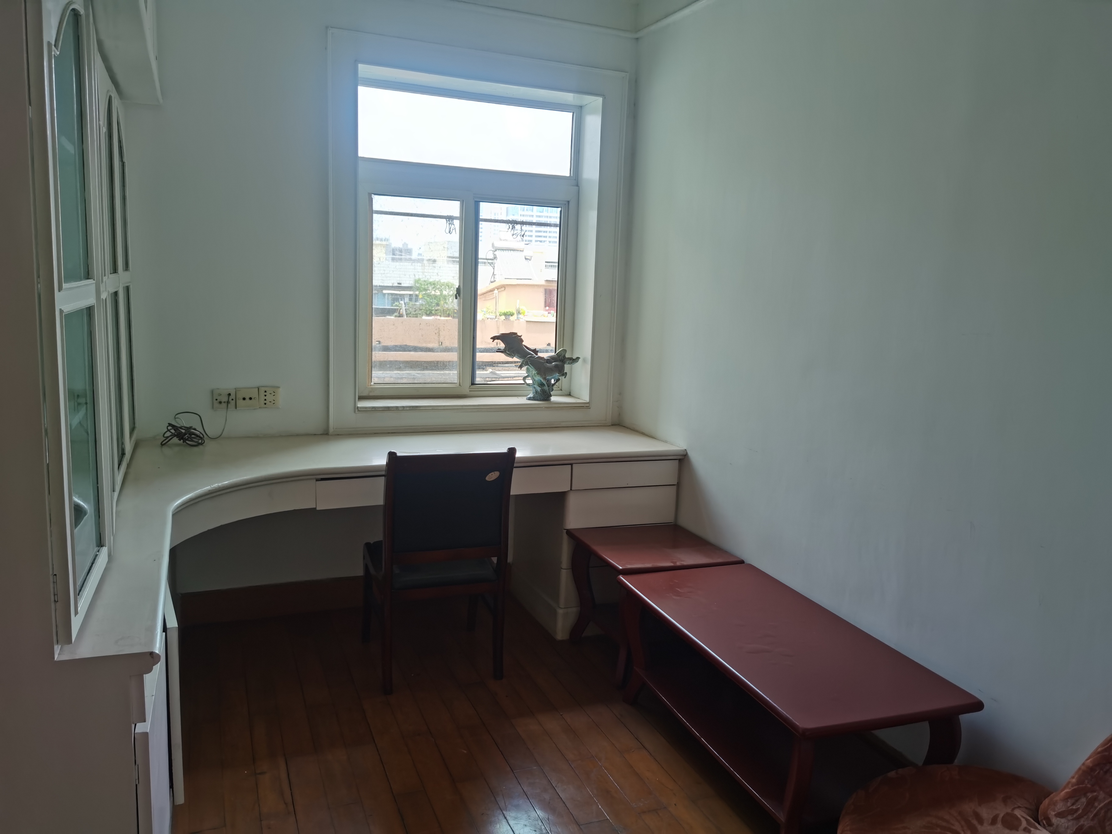 市人大政协机关大院住宅区(老市委) 3室1厅1卫 1300.0元/月 市人大政协机关大院住宅区(老市委) 3室1厅1卫 1300.0元/月室内图