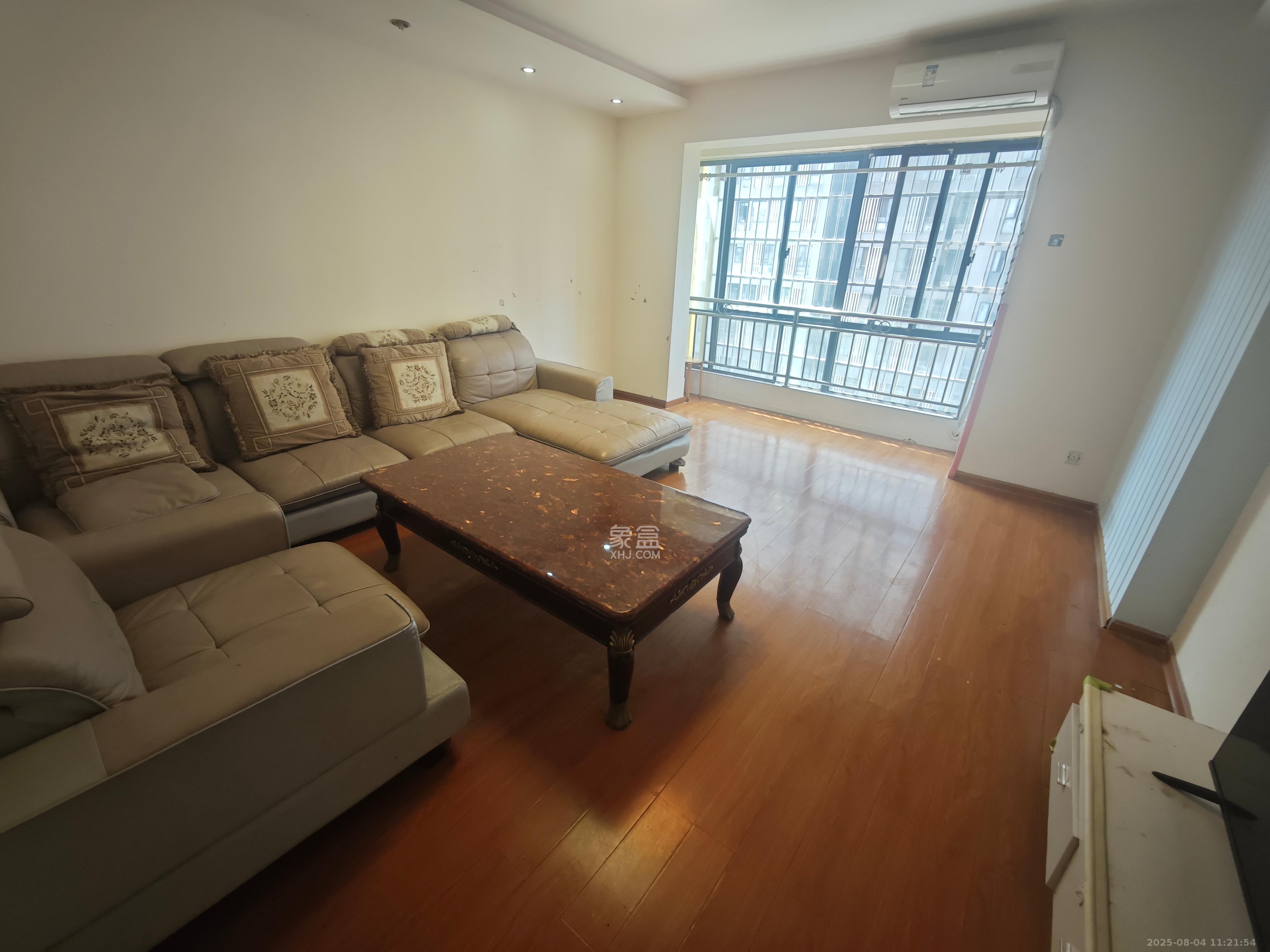 长大彩虹都  4室2厅2卫    2600.0元/月 长大彩虹都  4室2厅2卫    2600.0元/月