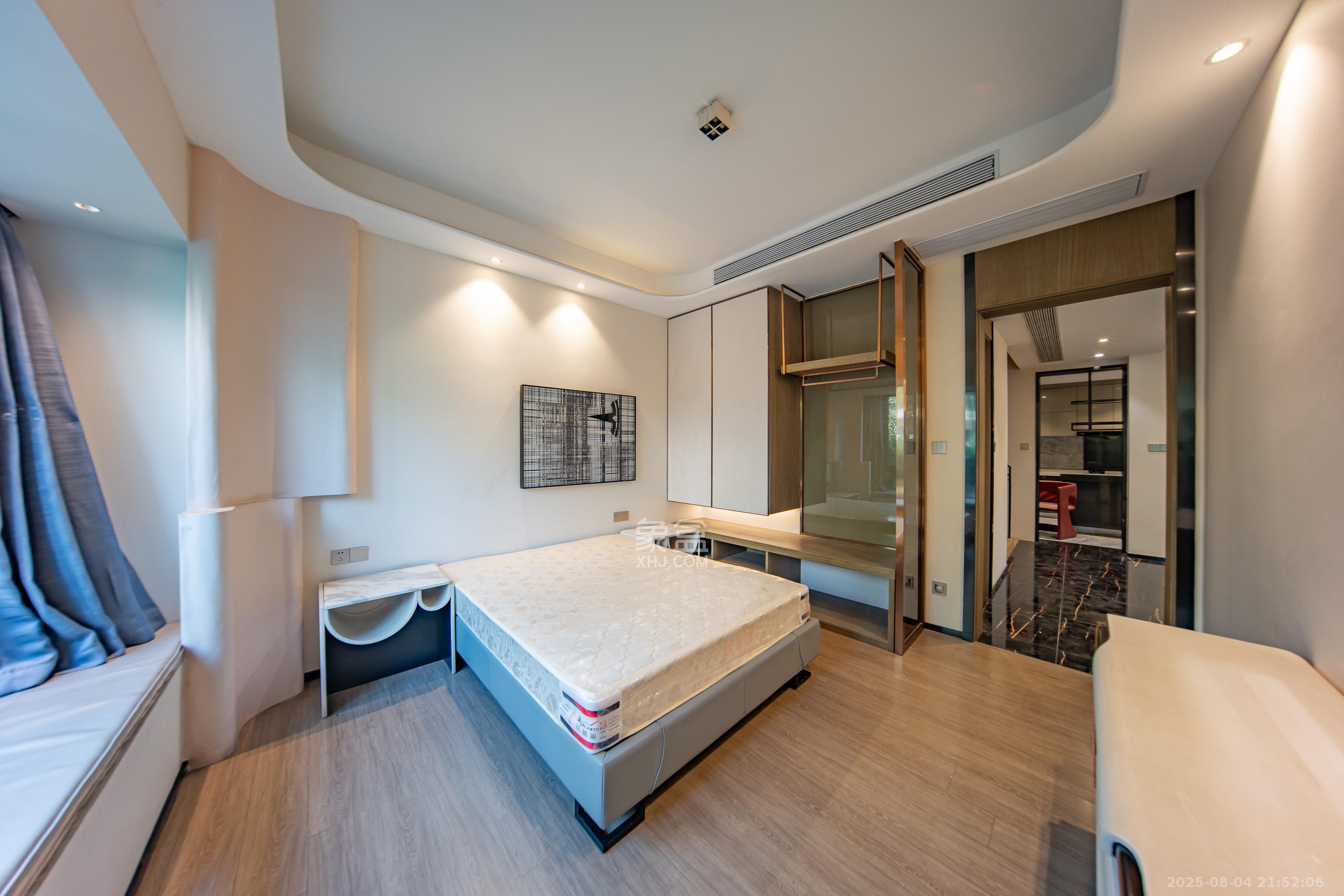 碧桂园智慧城市  5室2厅3卫    300.0万卧室