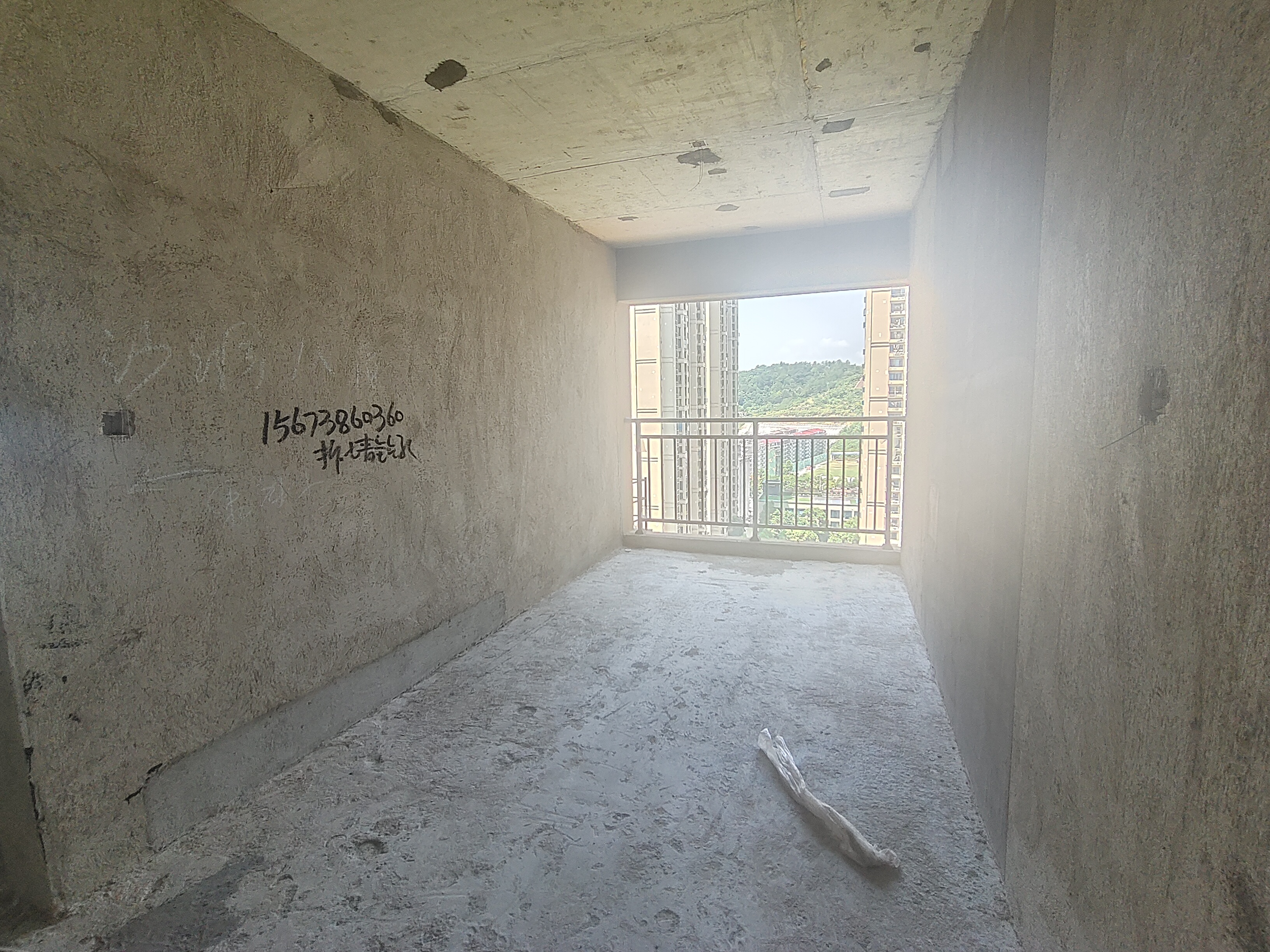 悦江山 4室2厅2卫 62.8万 悦江山 4室2厅2卫 62.8万客厅