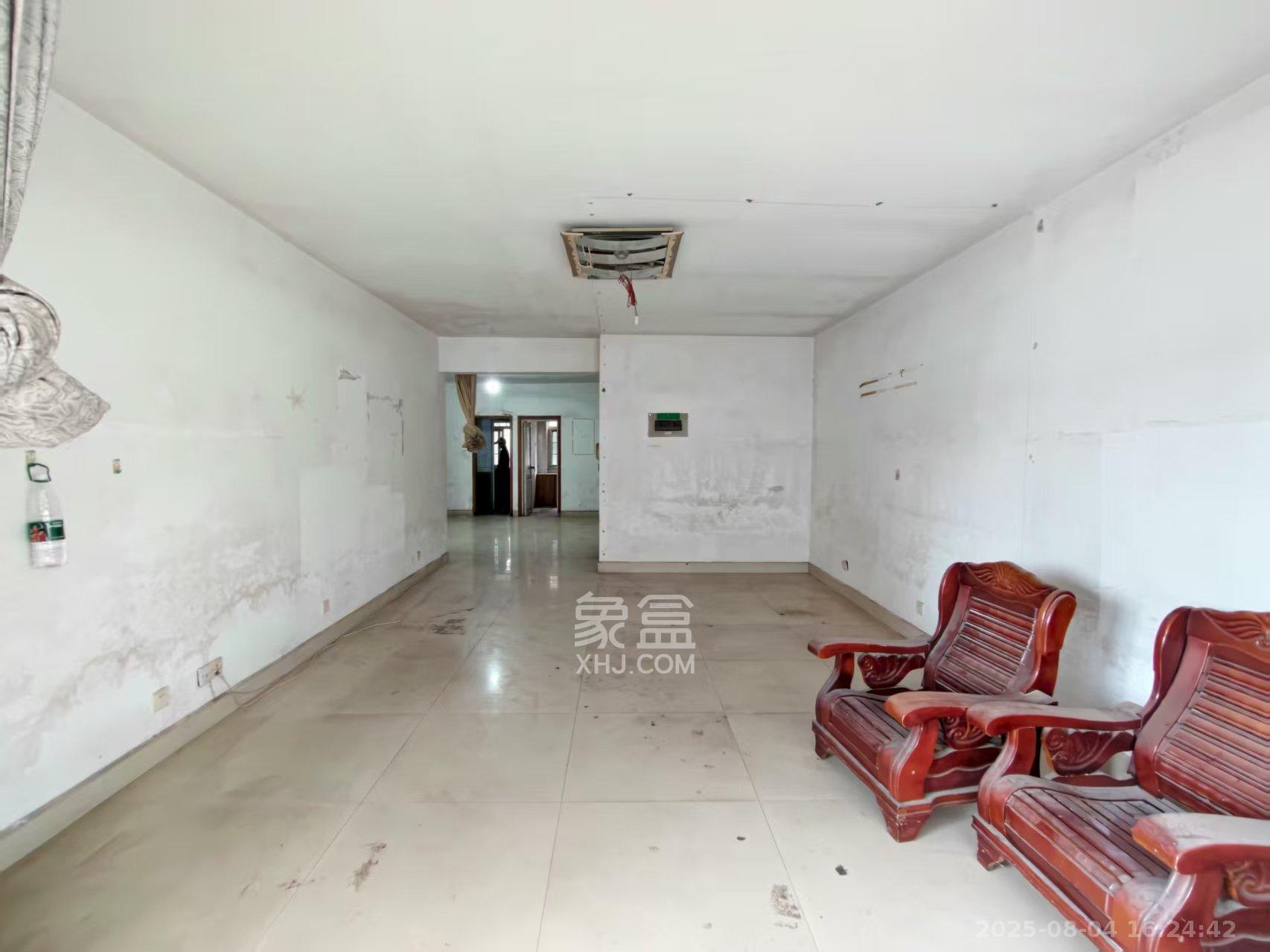 嘉盛逸林园（新合村综合楼）  3室2厅2卫    2000.0元/月室内图