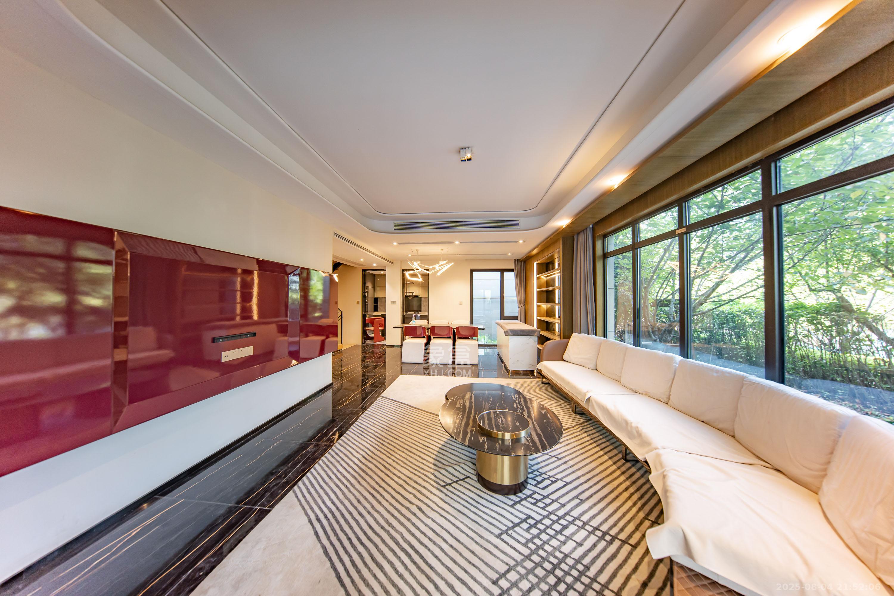 碧桂园智慧城市  5室2厅3卫    300.0万客厅