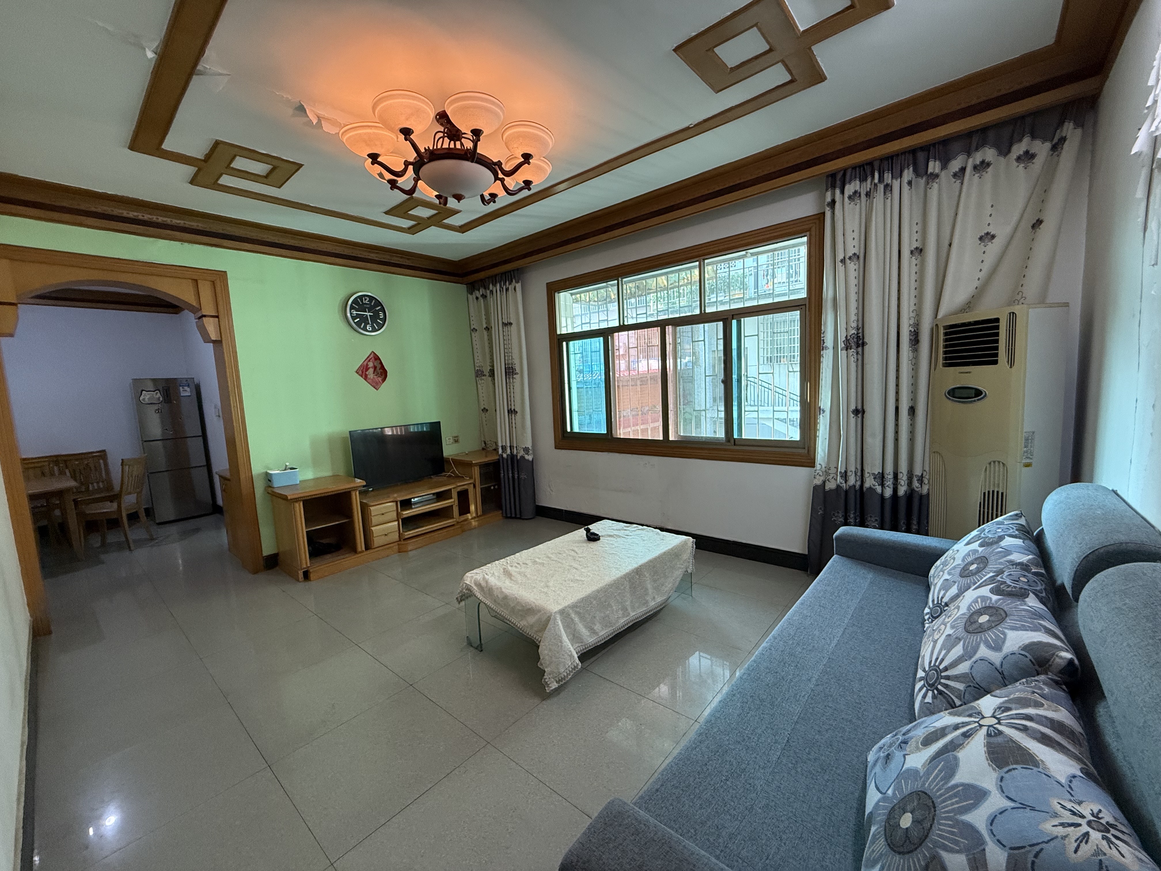 418家属区 3室2厅1卫 39.8万 418家属区 3室2厅1卫 39.8万客厅