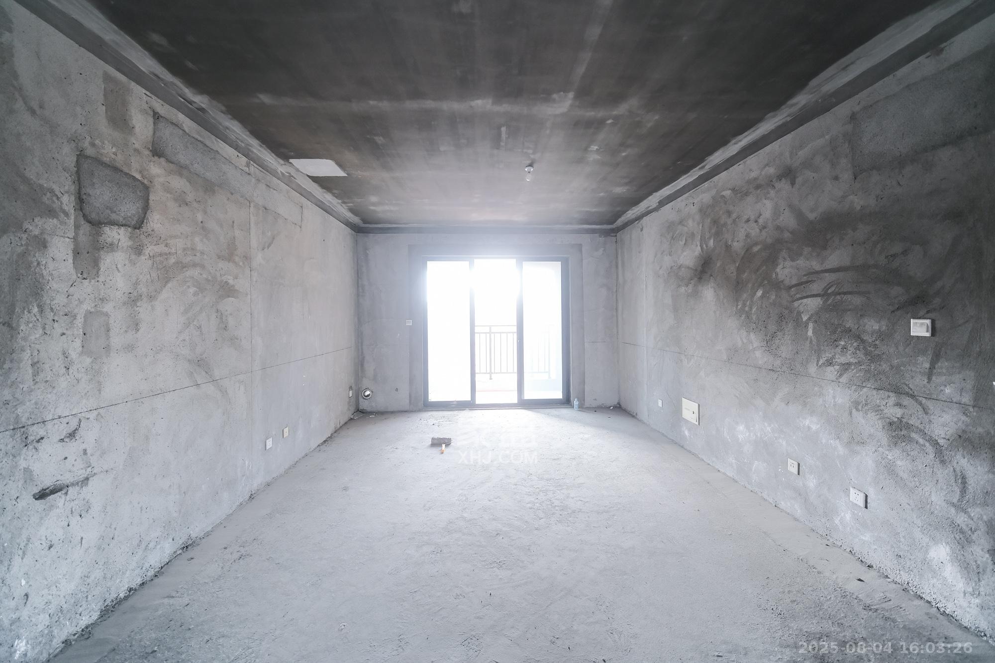 三一街区 5室2厅3卫 95.0万 三一街区 5室2厅3卫 95.0万客厅