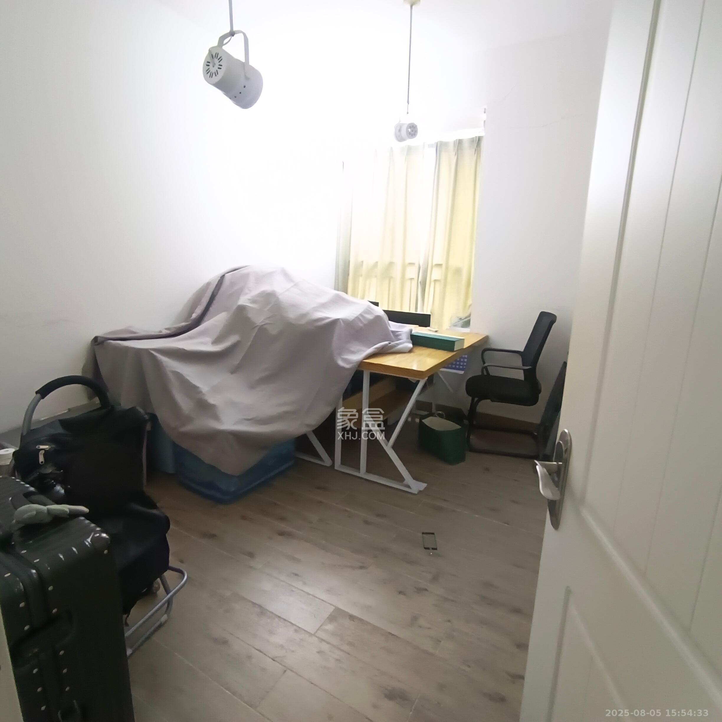 藏珑湖上国际花园 4室2厅2卫 3000.0元/月 藏珑湖上国际花园 4室2厅2卫 3000.0元/月室内图