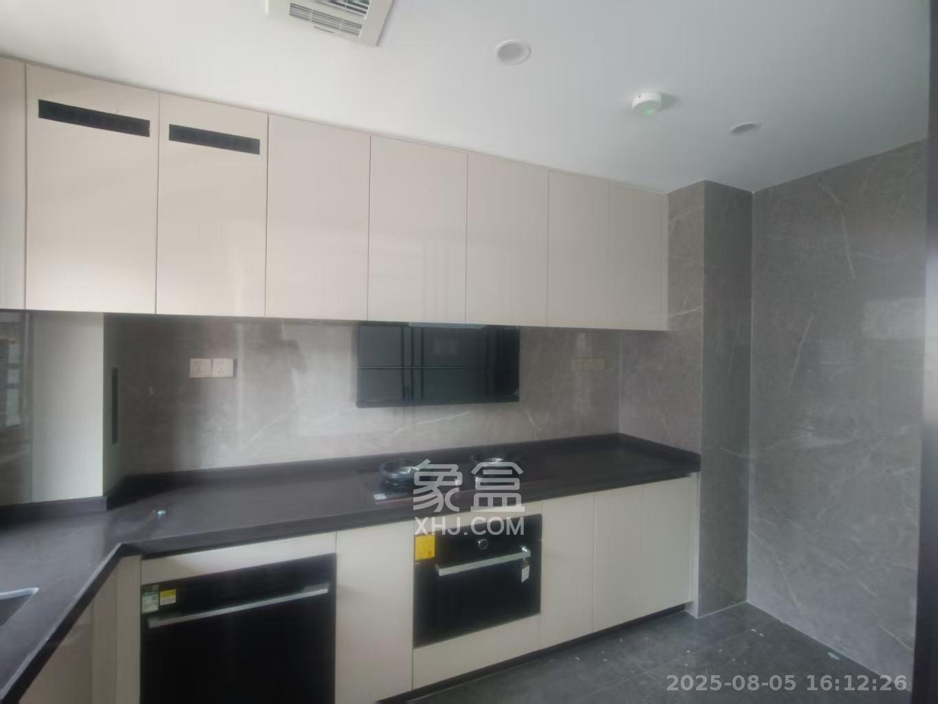 嘉臣道  4室2厅2卫    4500.0元/月 嘉臣道  4室2厅2卫    4500.0元/月室内图