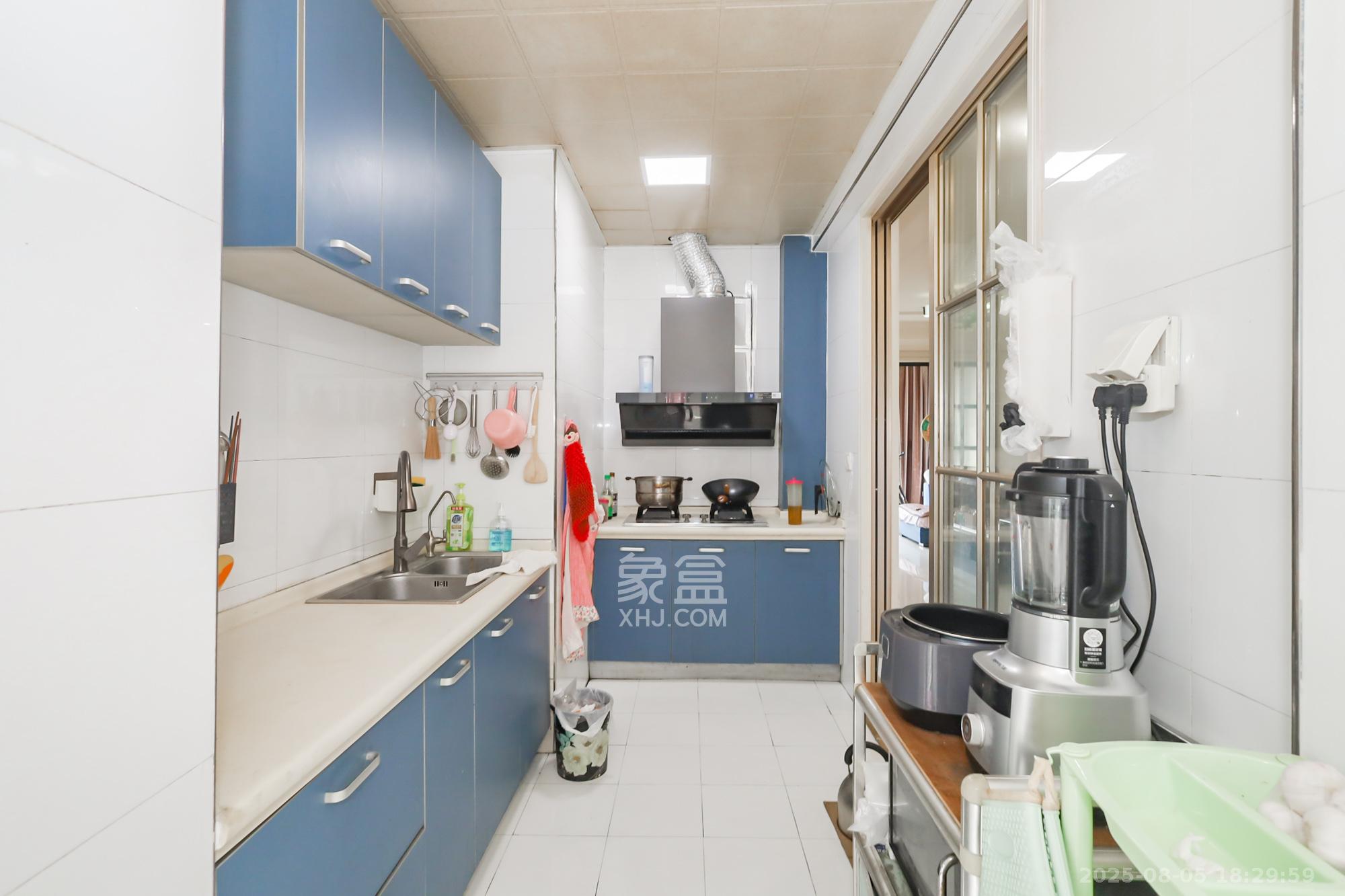 金麓国际  3室2厅1卫    138.0万厨房