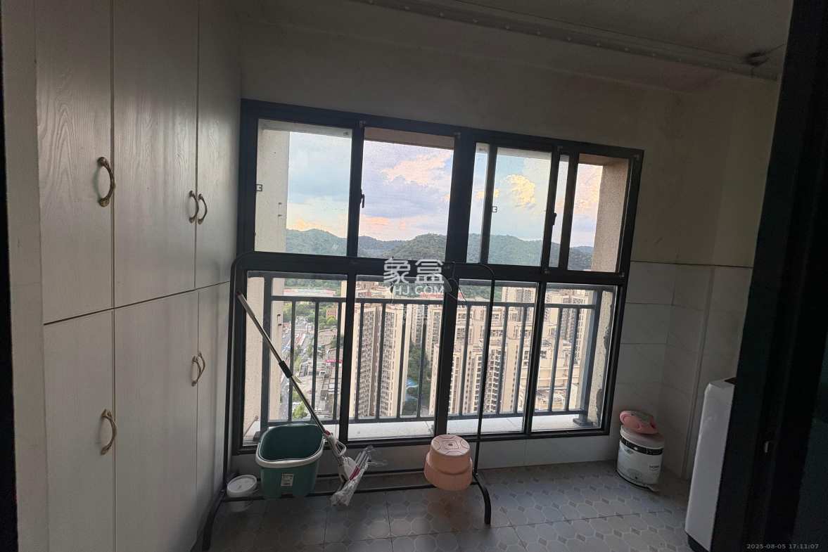 中海梅溪湖壹号  3室2厅1卫    2900.0元/月 中海梅溪湖壹号  3室2厅1卫    2900.0元/月室内图