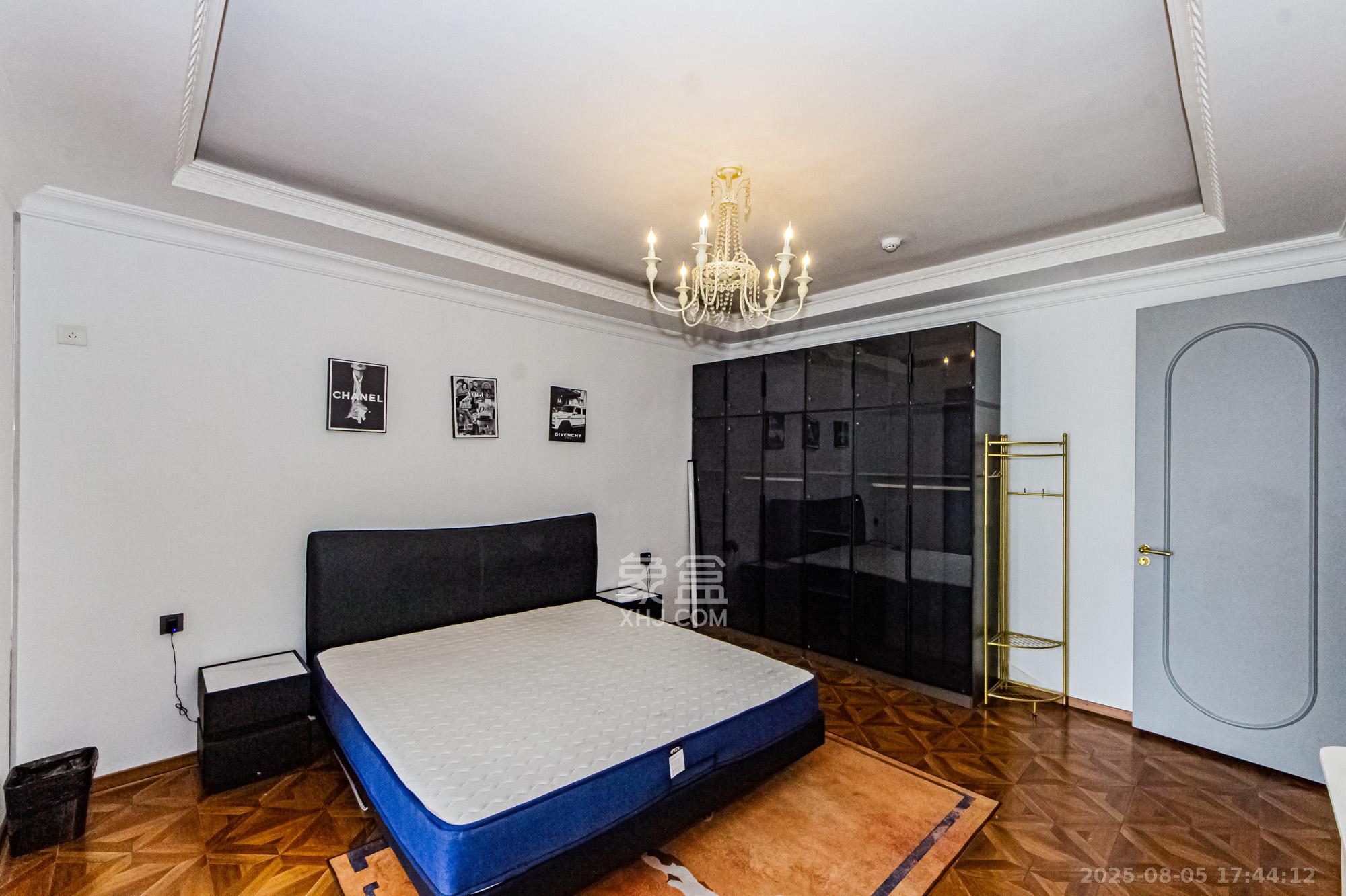 湘江世纪城富湾国际 4室2厅3卫 380.00万 湘江世纪城富湾国际 4室2厅3卫 380.00万卧室