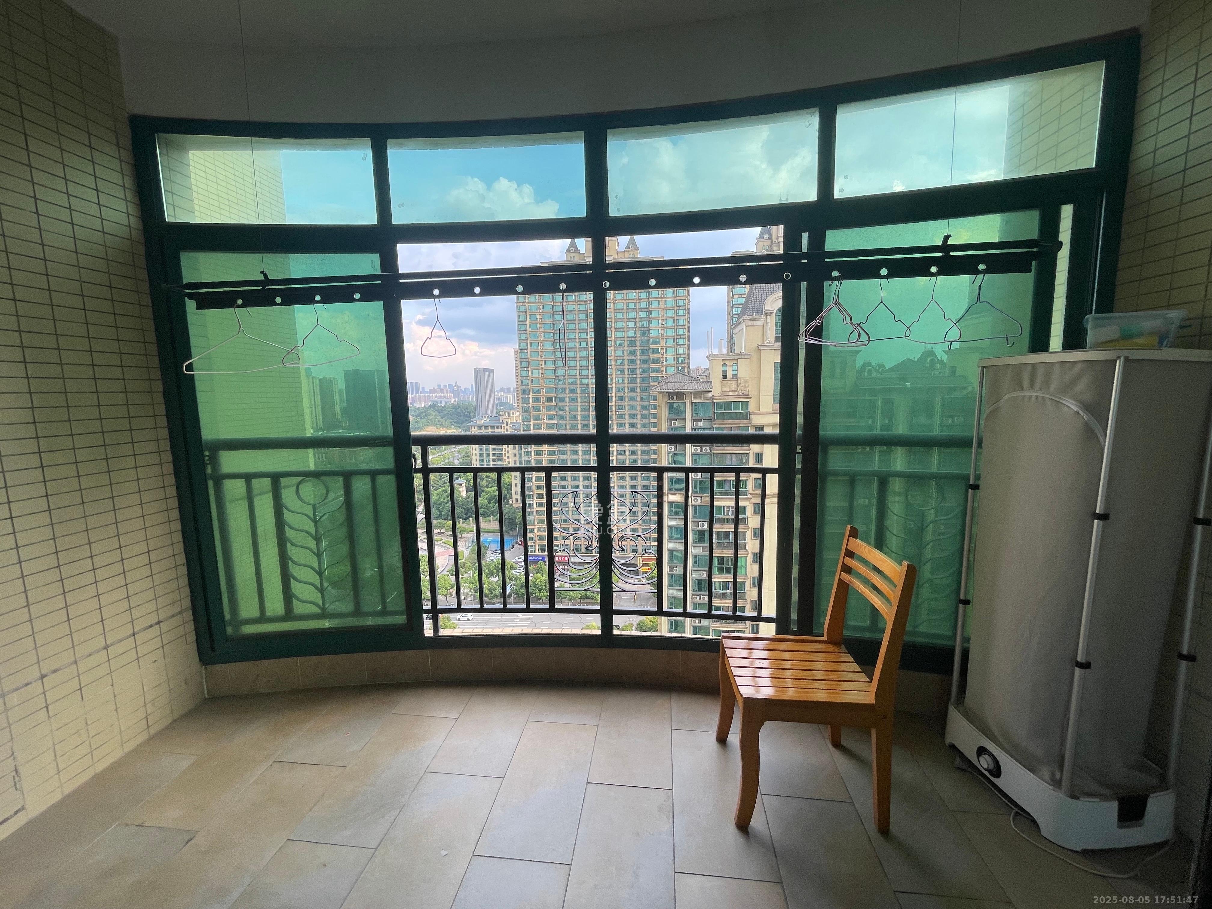 恒大华府  3室2厅2卫    3000.0元/月室内图