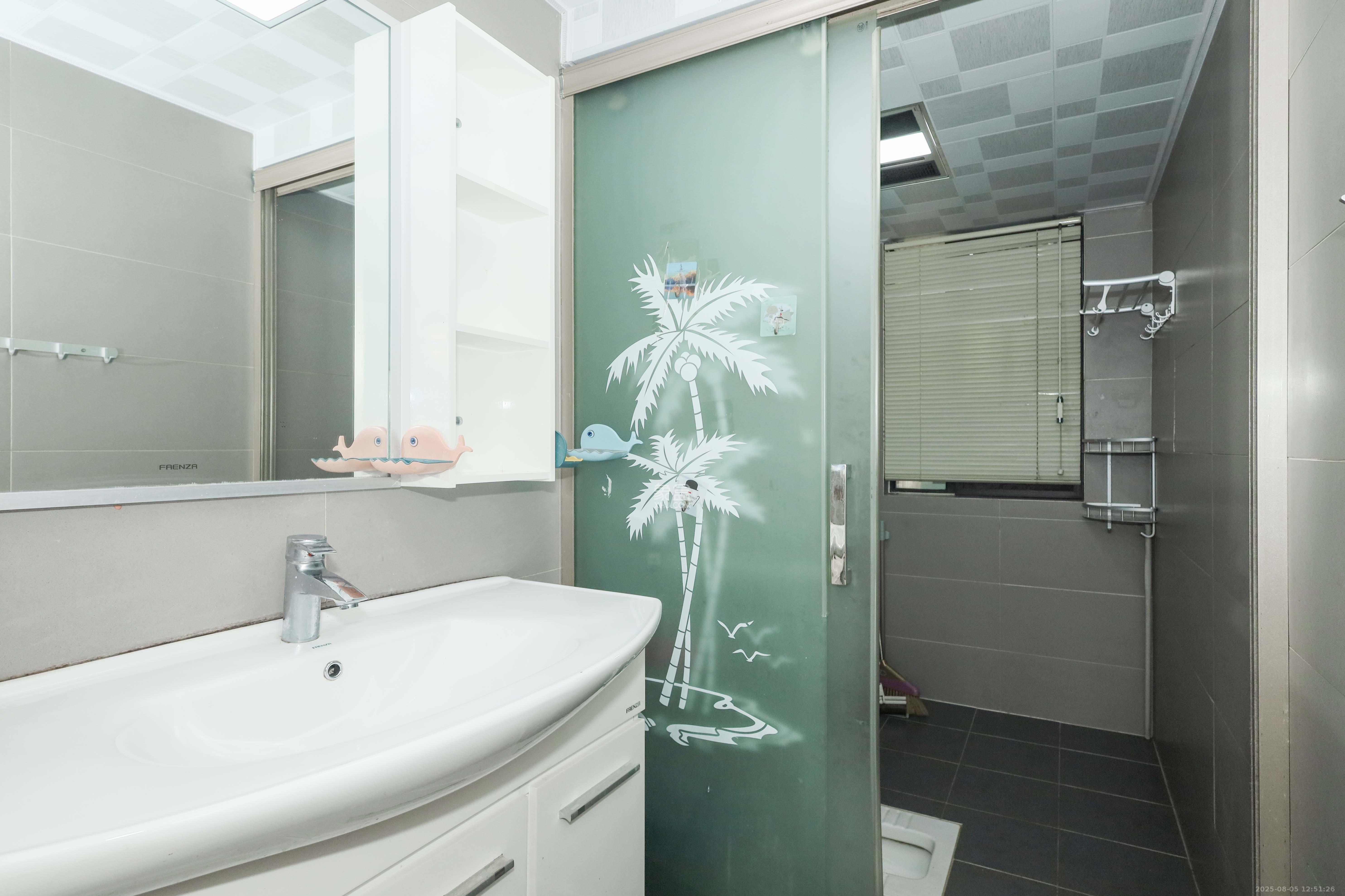 麓谷星辰  4室2厅2卫    112.0万卫生间