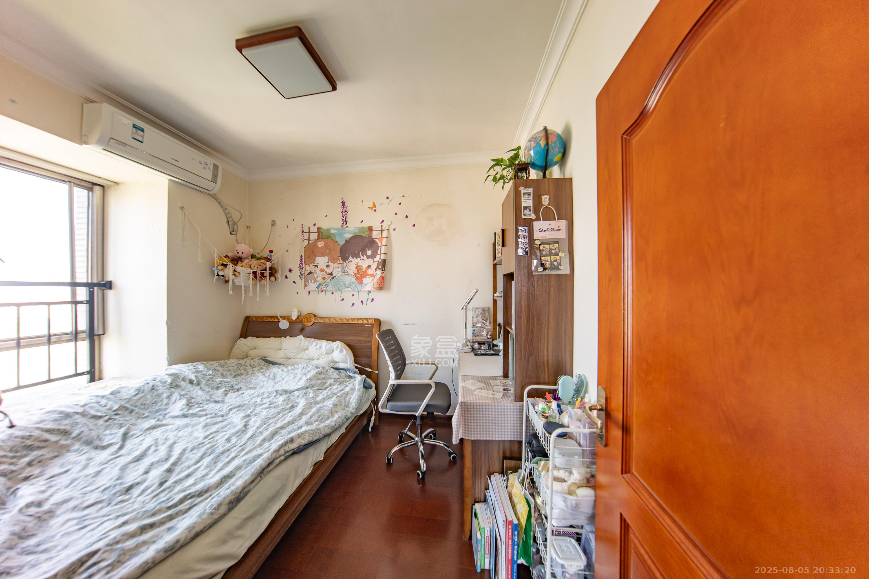 江山帝景雅典  3室2厅2卫    108.0万卧室