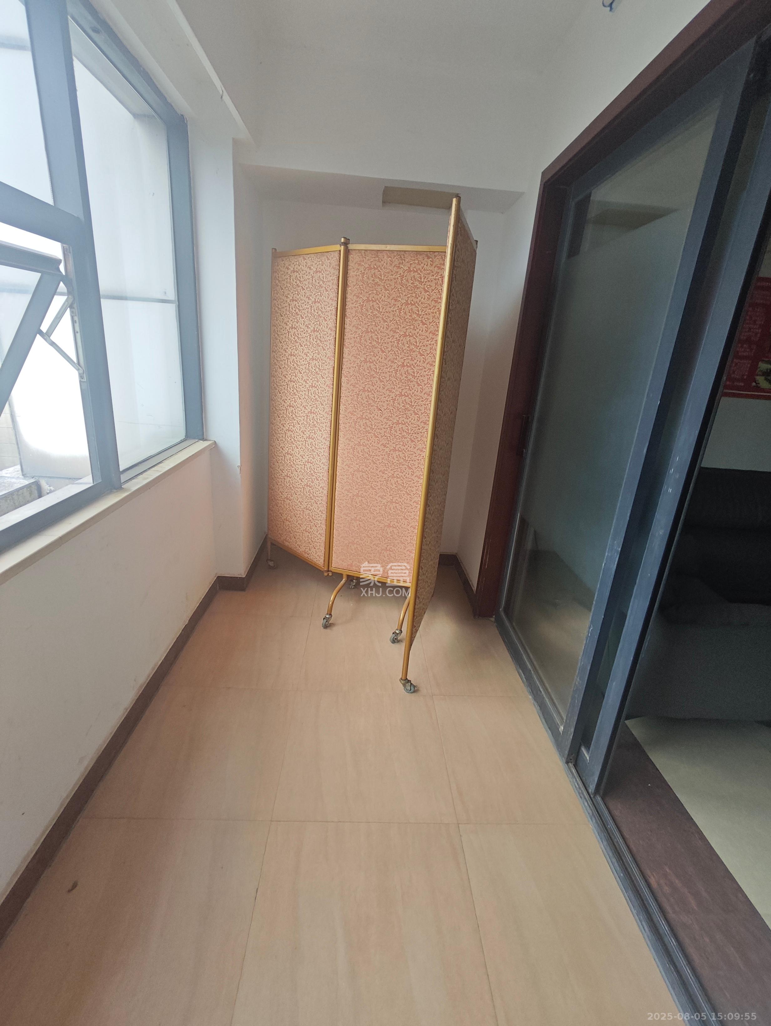 东塘瑞府  1室1厅1卫   5500.00元/月室内图