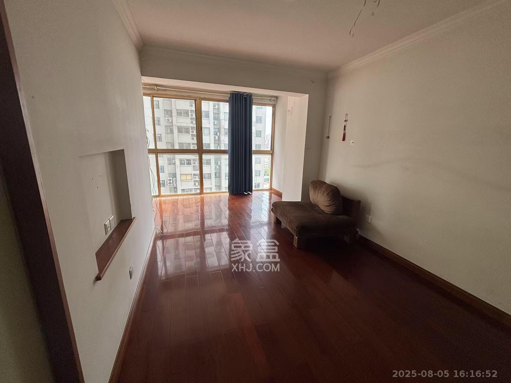 香格里嘉园 5室2厅2卫 4500.0元/月 香格里嘉园 5室2厅2卫 4500.0元/月室内图