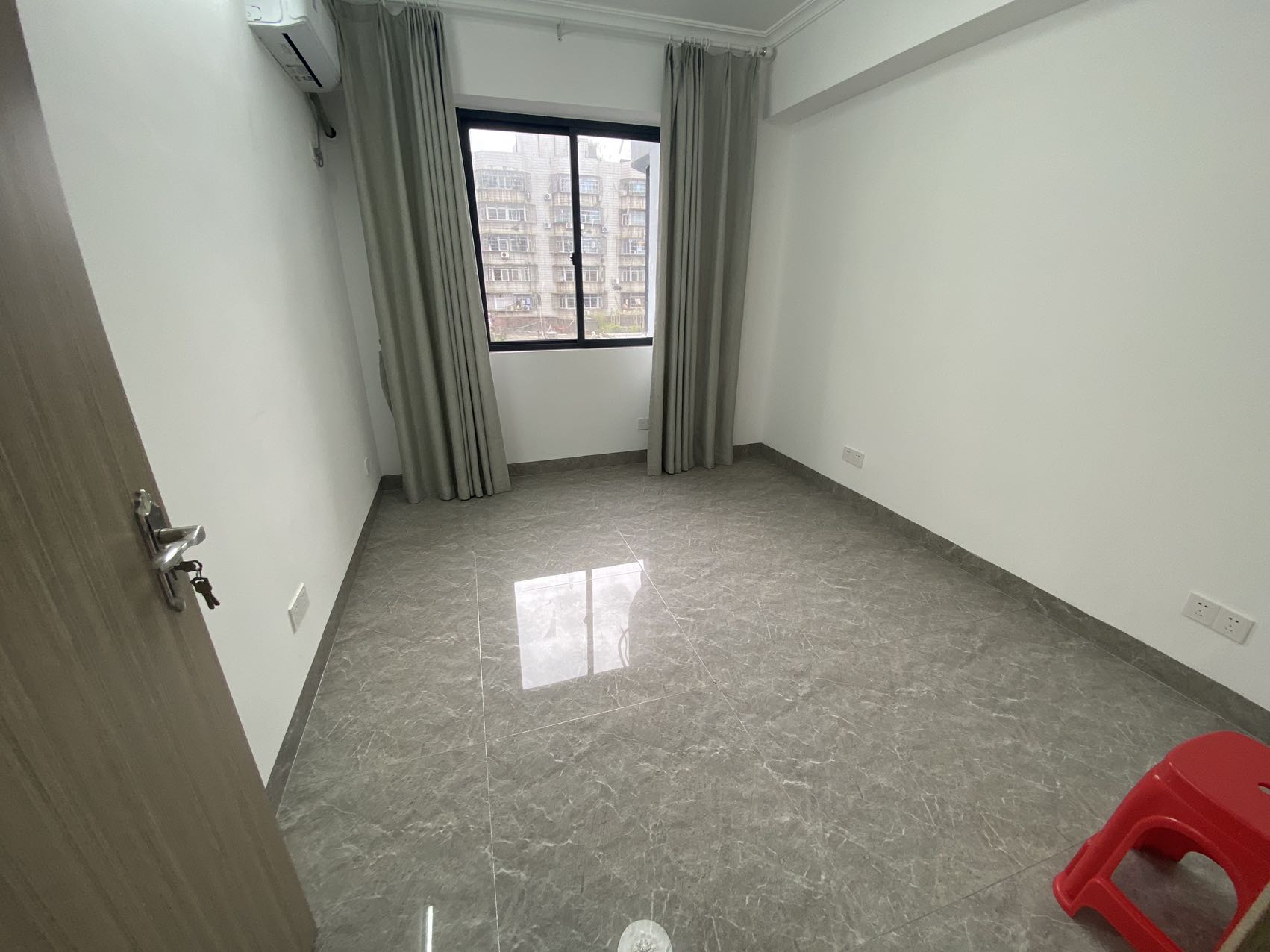 中房高级公寓 4室2厅1卫 4500.0元/月 中房高级公寓 4室2厅1卫 4500.0元/月室内图