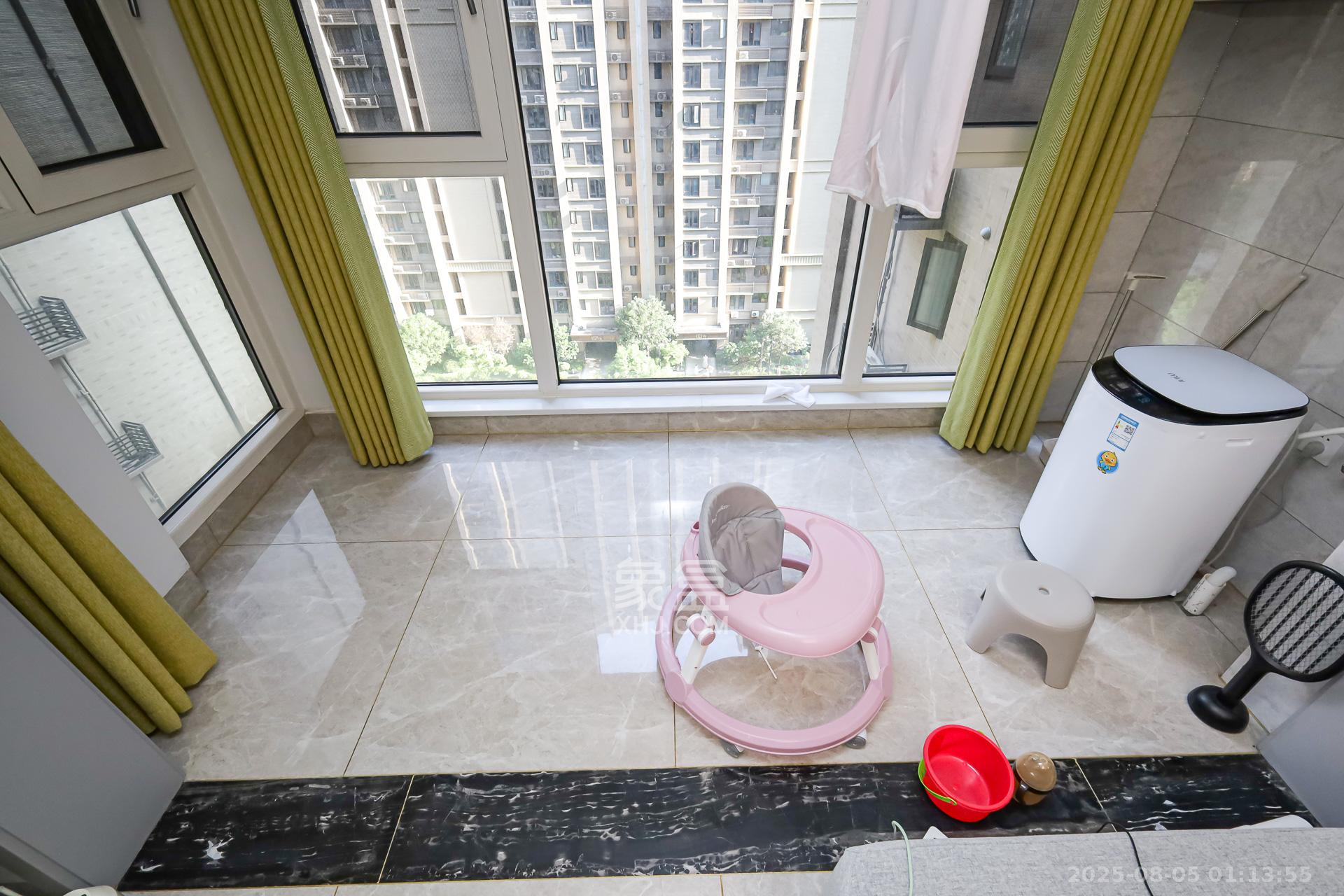 时代倾城五期 4室2厅2卫 98.0万 时代倾城五期 4室2厅2卫 98.0万阳台