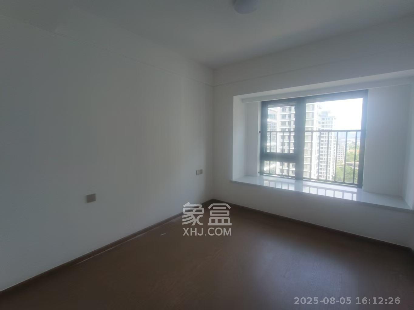 嘉臣道  4室2厅2卫    4500.0元/月 嘉臣道  4室2厅2卫    4500.0元/月室内图