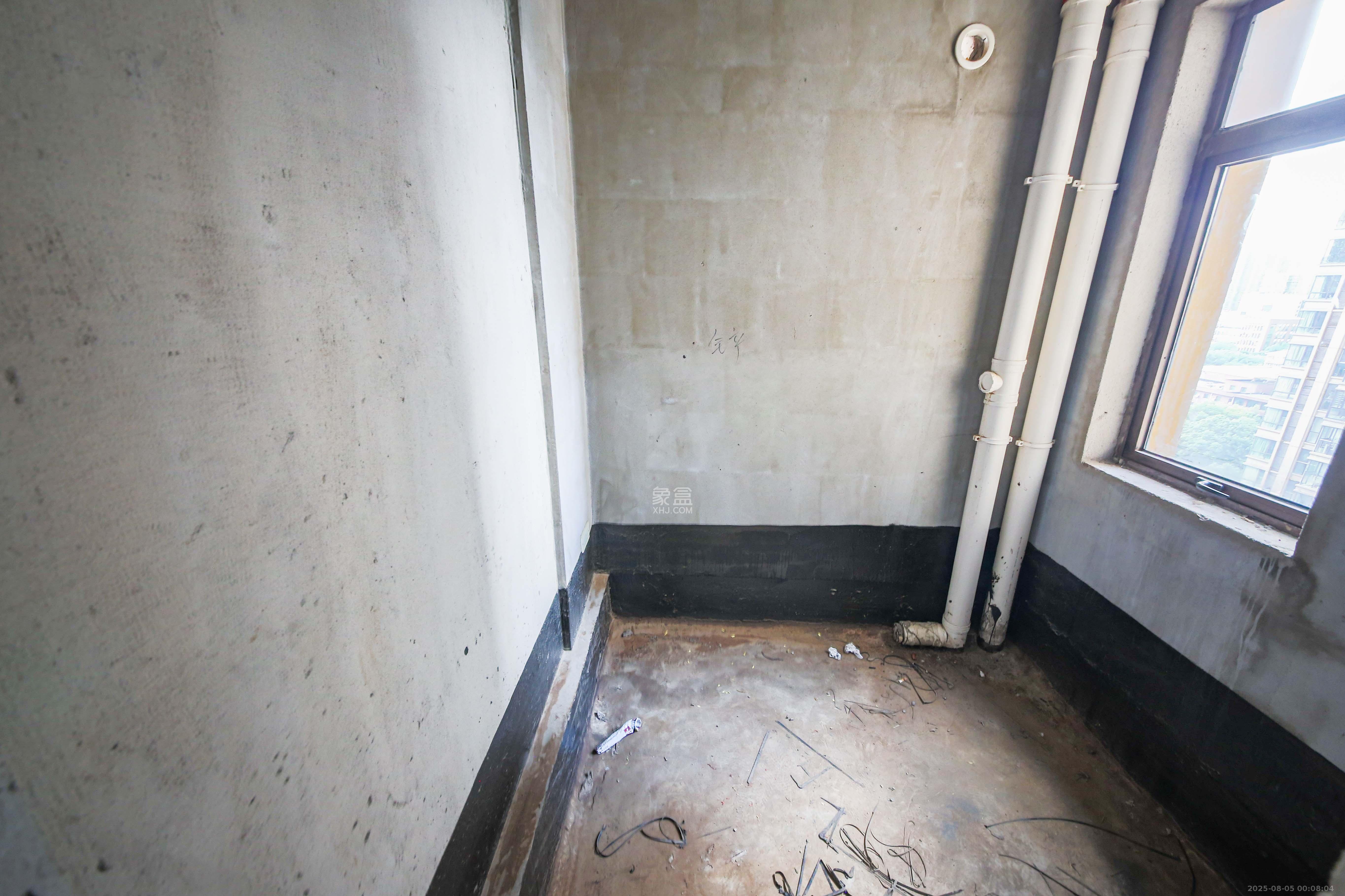 中建信和城  3室2厅2卫    165.0万卫生间