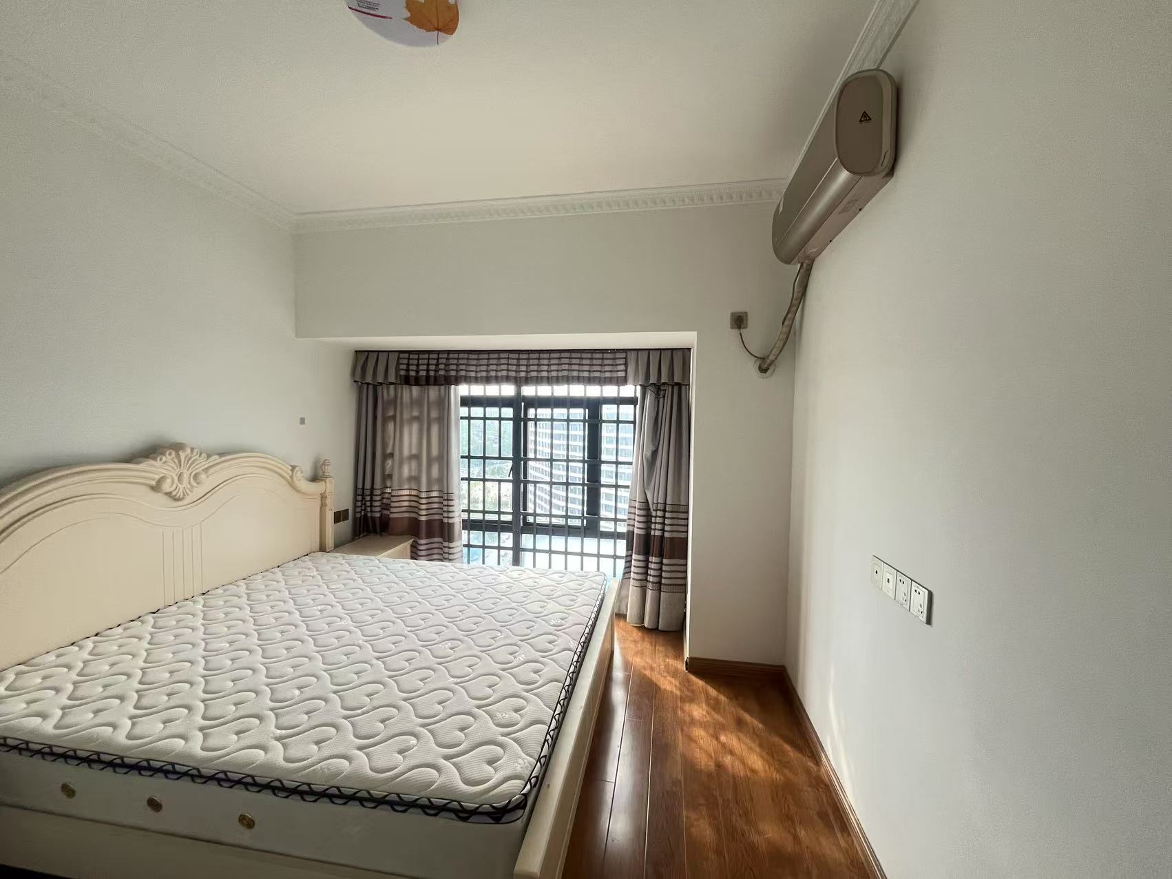 华天城小区 3室2厅2卫 2700.0元/月 华天城小区 3室2厅2卫 2700.0元/月室内图