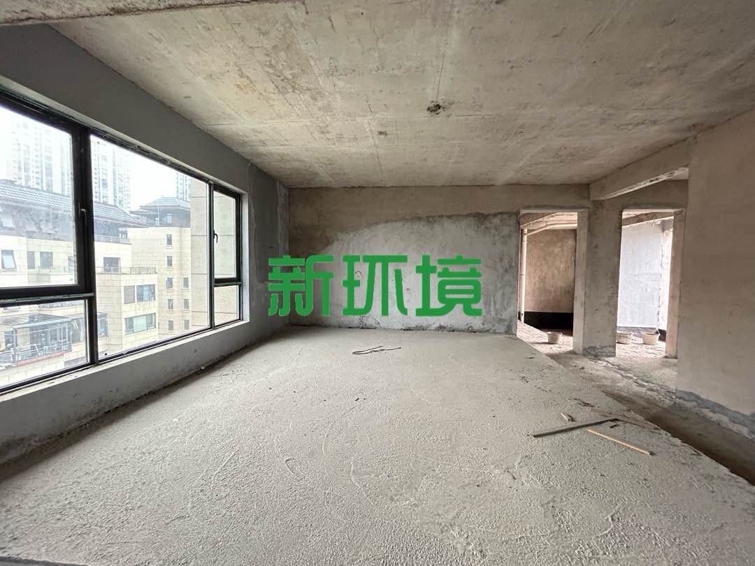昊天珑璟湾  4室2厅2卫   186.00万客厅