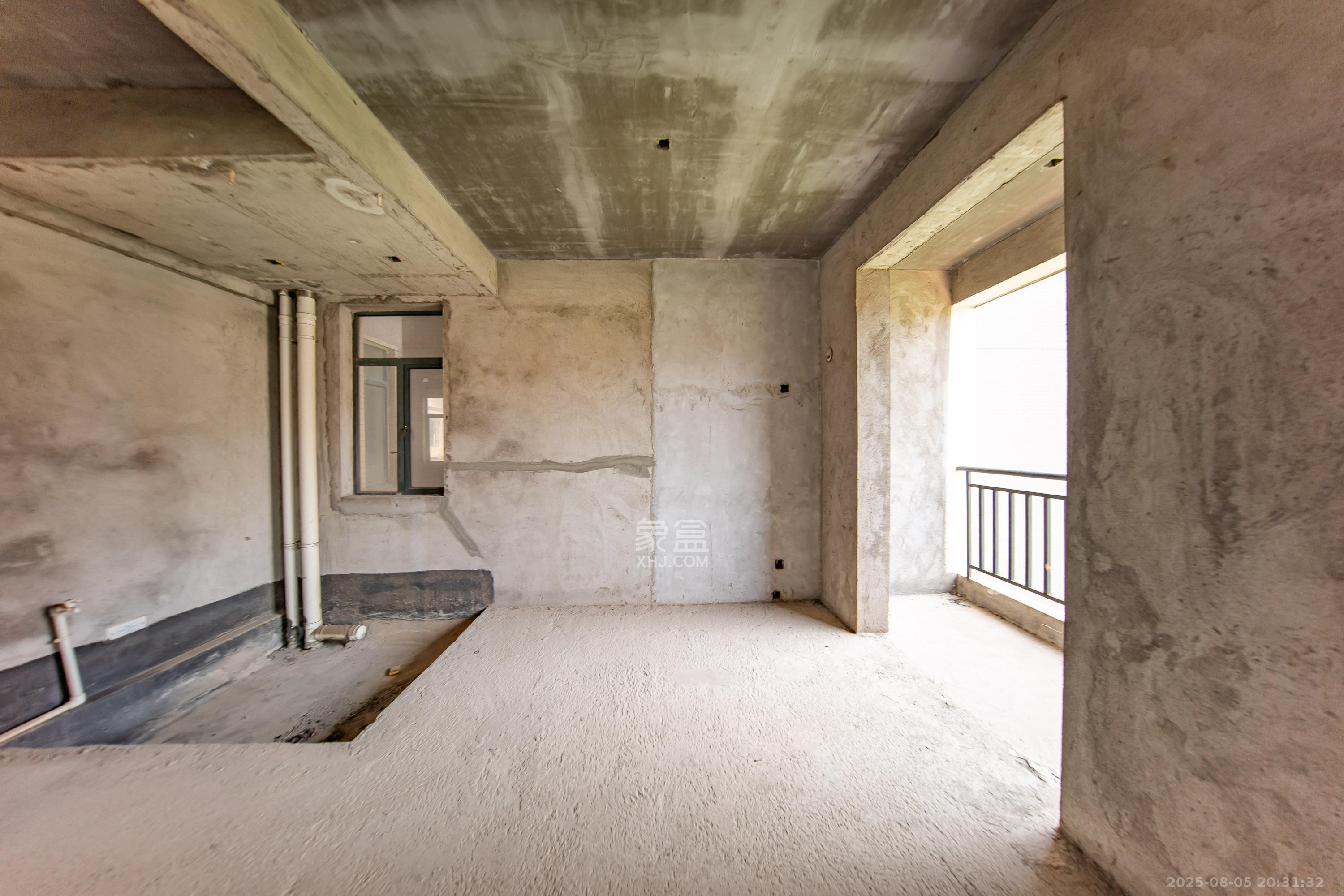 枫华府第  3室2厅2卫    62.0万卧室