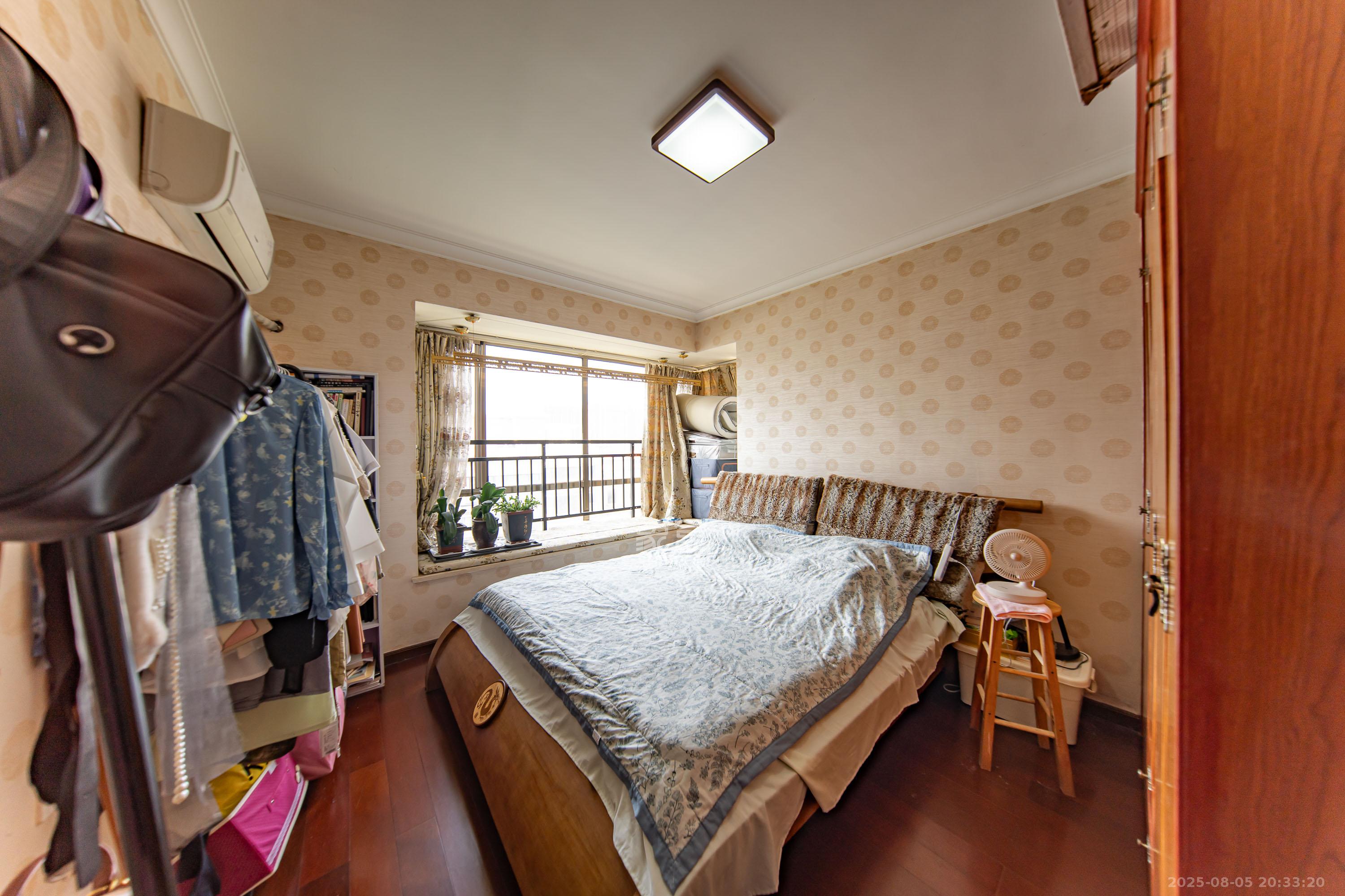 江山帝景雅典  3室2厅2卫    108.0万卧室