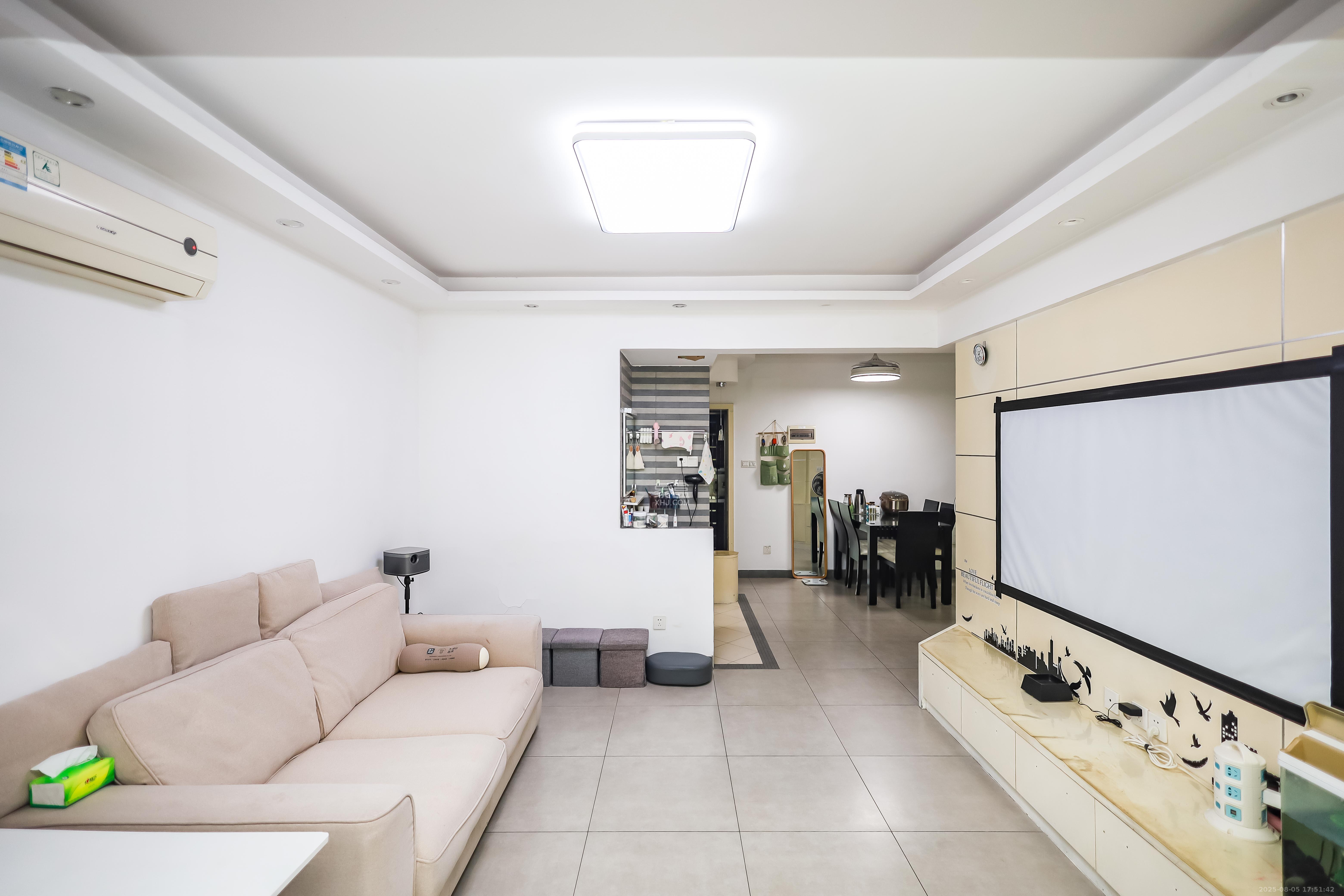 西城龙庭  2室2厅1卫    85.0万 西城龙庭  2室2厅1卫    85.0万客厅