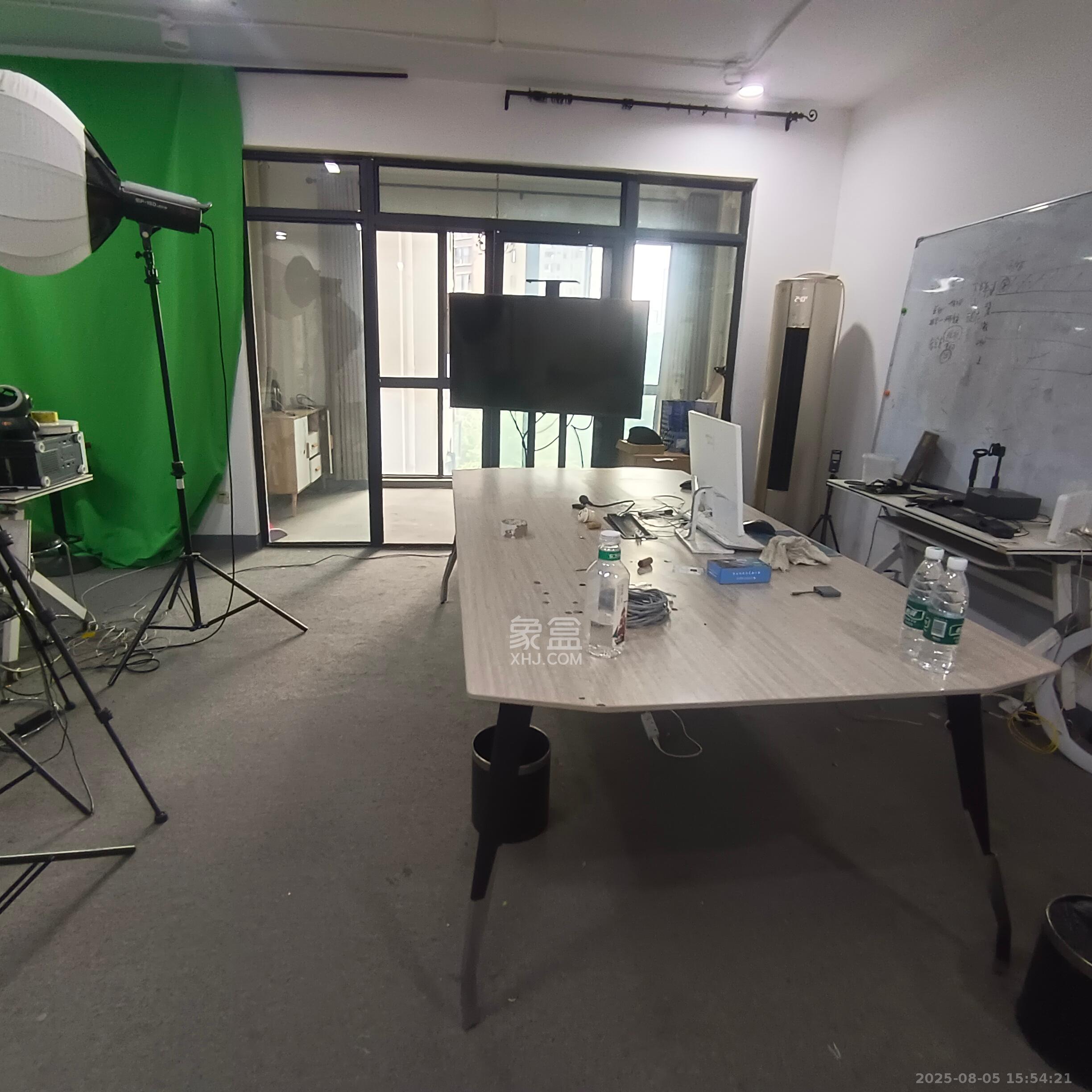 藏珑湖上国际花园 4室2厅2卫 3000.0元/月 藏珑湖上国际花园 4室2厅2卫 3000.0元/月室内图