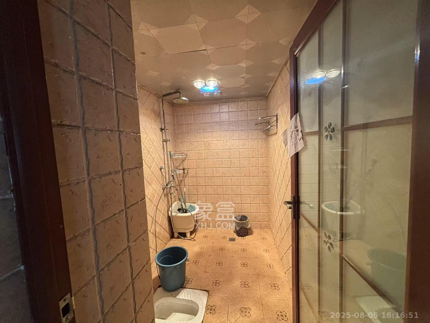 香格里嘉园 5室2厅2卫 4500.0元/月 香格里嘉园 5室2厅2卫 4500.0元/月室内图