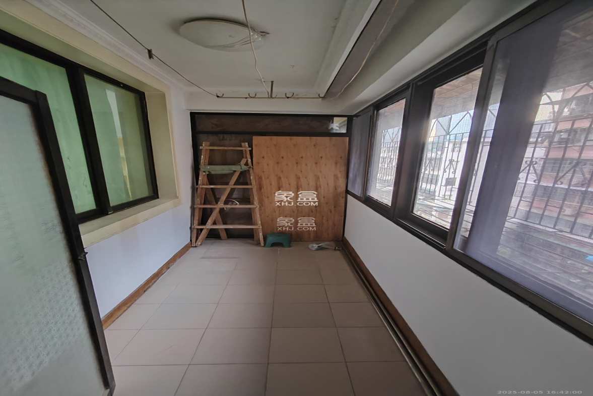 新富城  4室2厅2卫    3300.0元/月 新富城  4室2厅2卫    3300.0元/月室内图