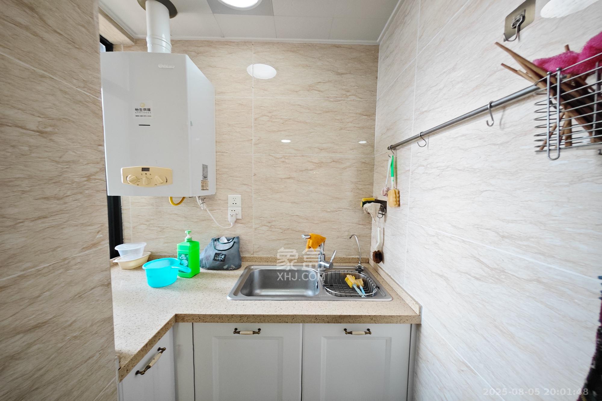 阳光锦城  3室2厅1卫    104.8万 阳光锦城  3室2厅1卫    104.8万厨房