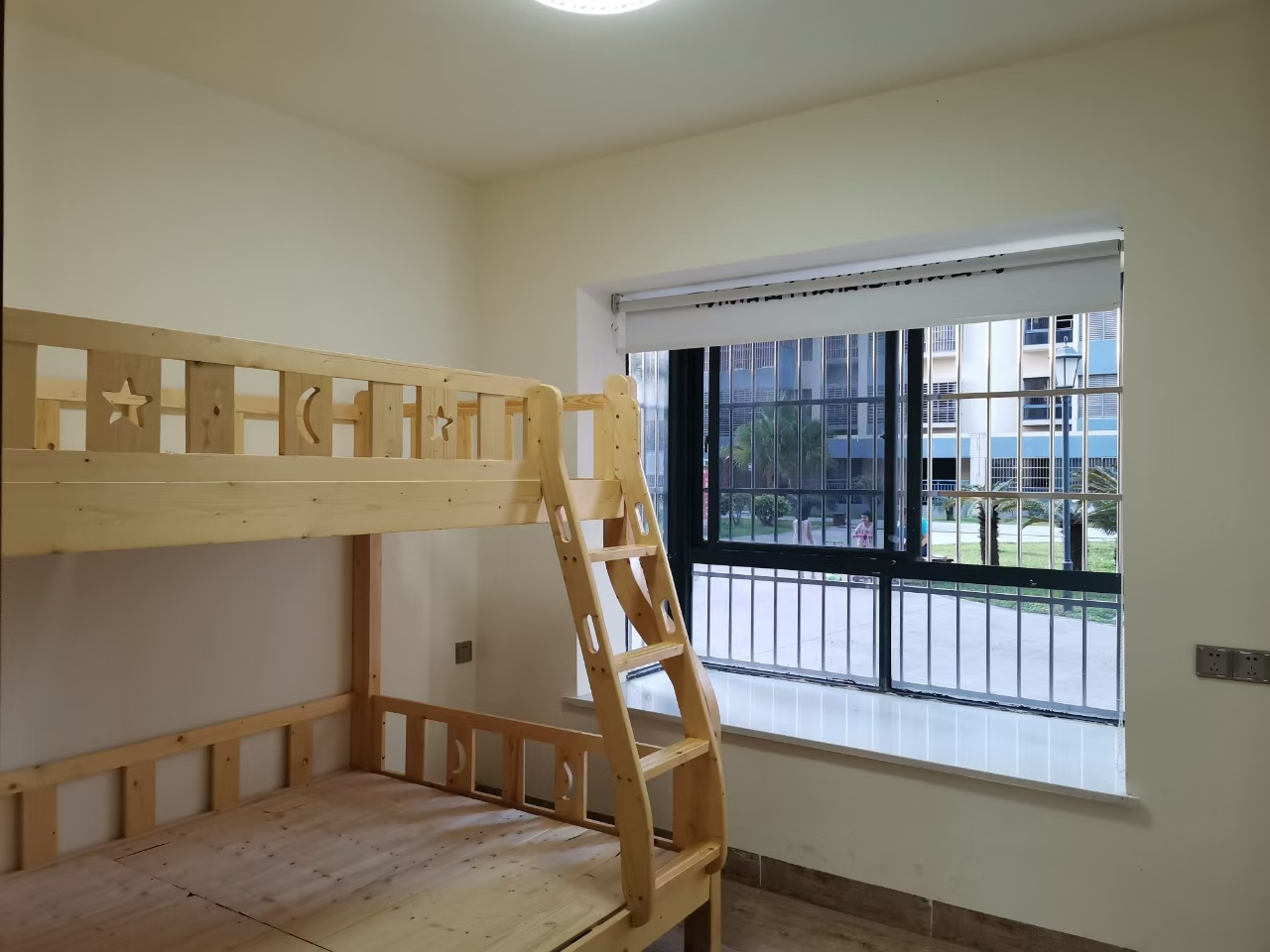 园林管理局宿舍 3室2厅2卫 2700.0元/月 园林管理局宿舍 3室2厅2卫 2700.0元/月室内图