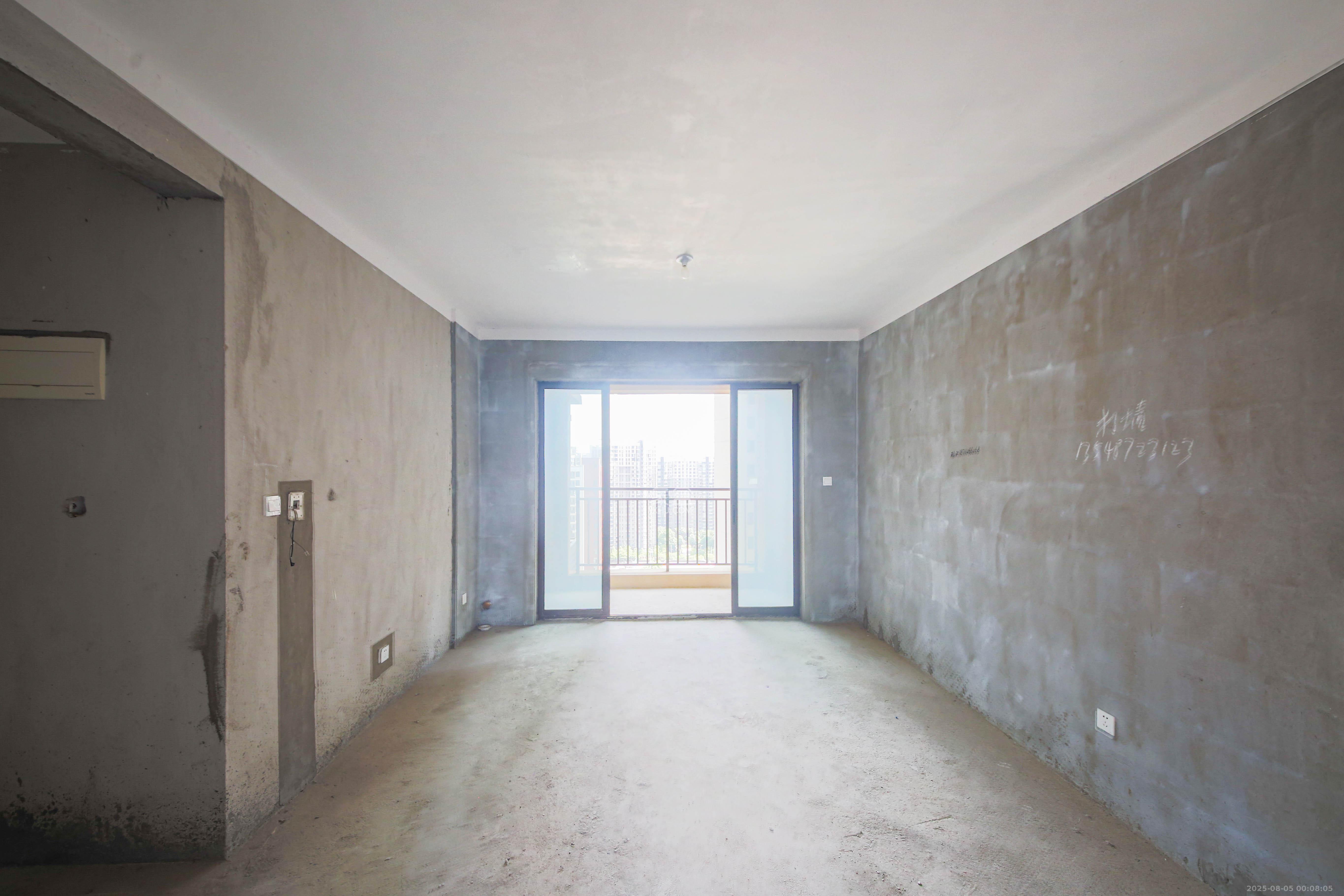 中建信和城  3室2厅2卫    165.0万客厅