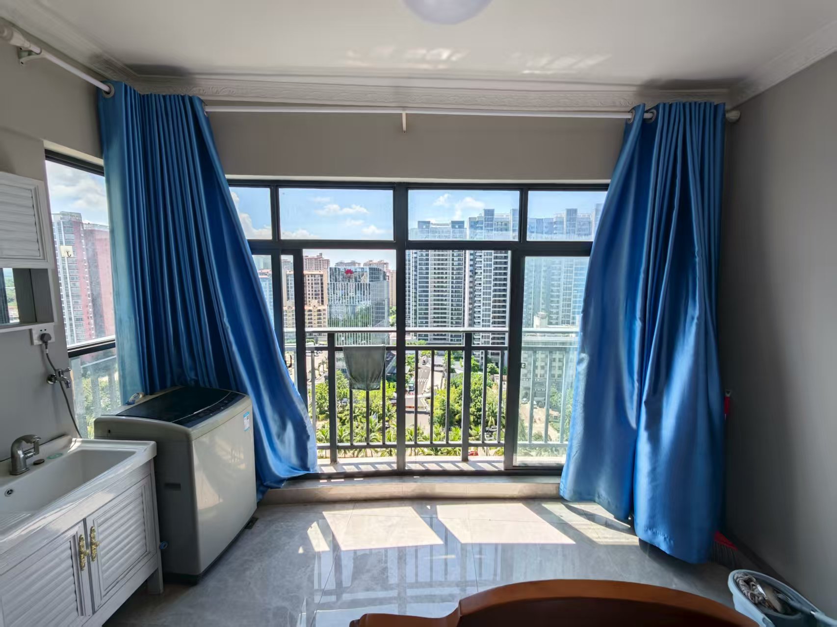 消防总队琼山住宅小区  3室2厅2卫    2800.0元/月室内图