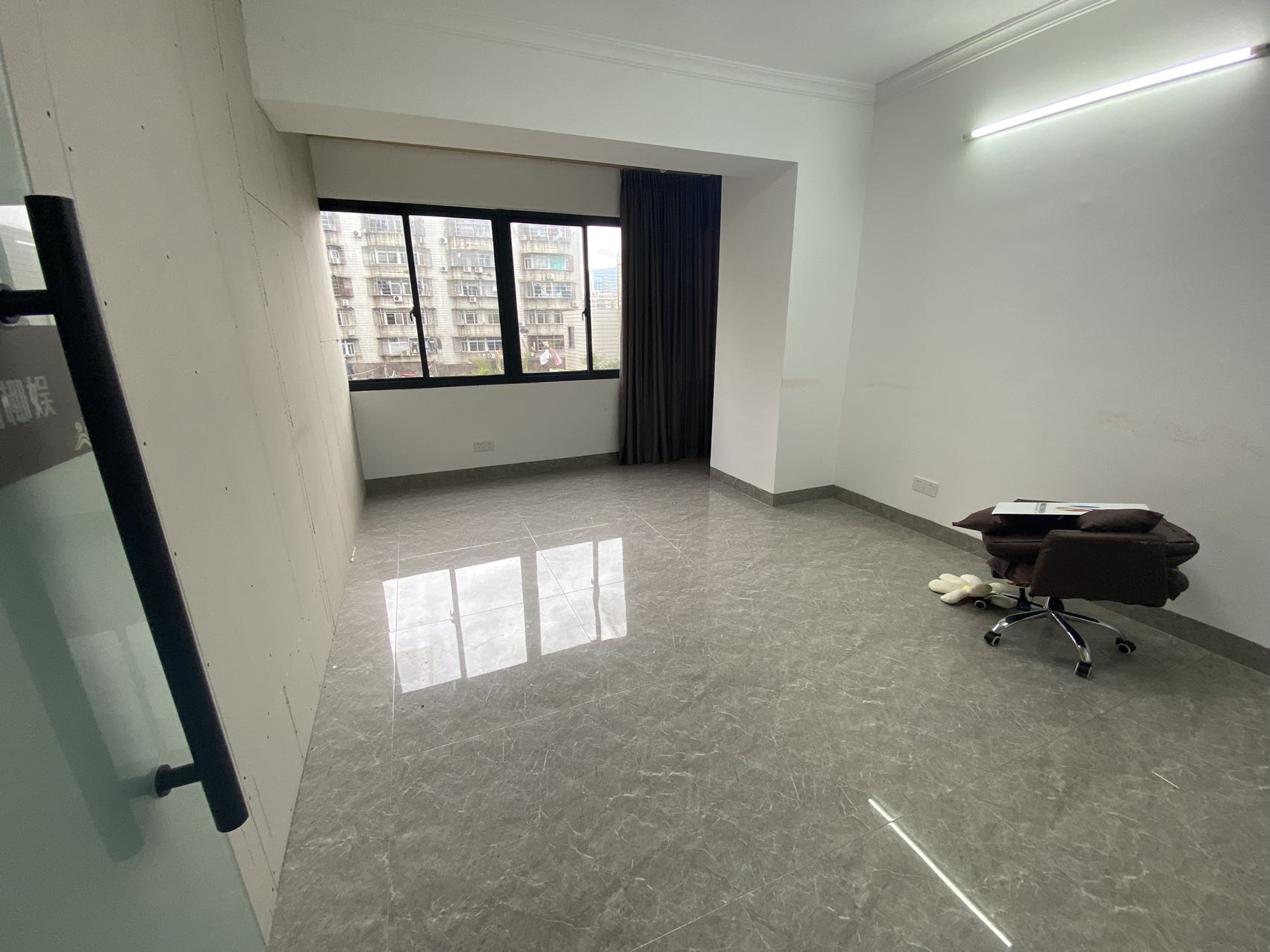 中房高级公寓 4室2厅1卫 4500.0元/月 中房高级公寓 4室2厅1卫 4500.0元/月室内图