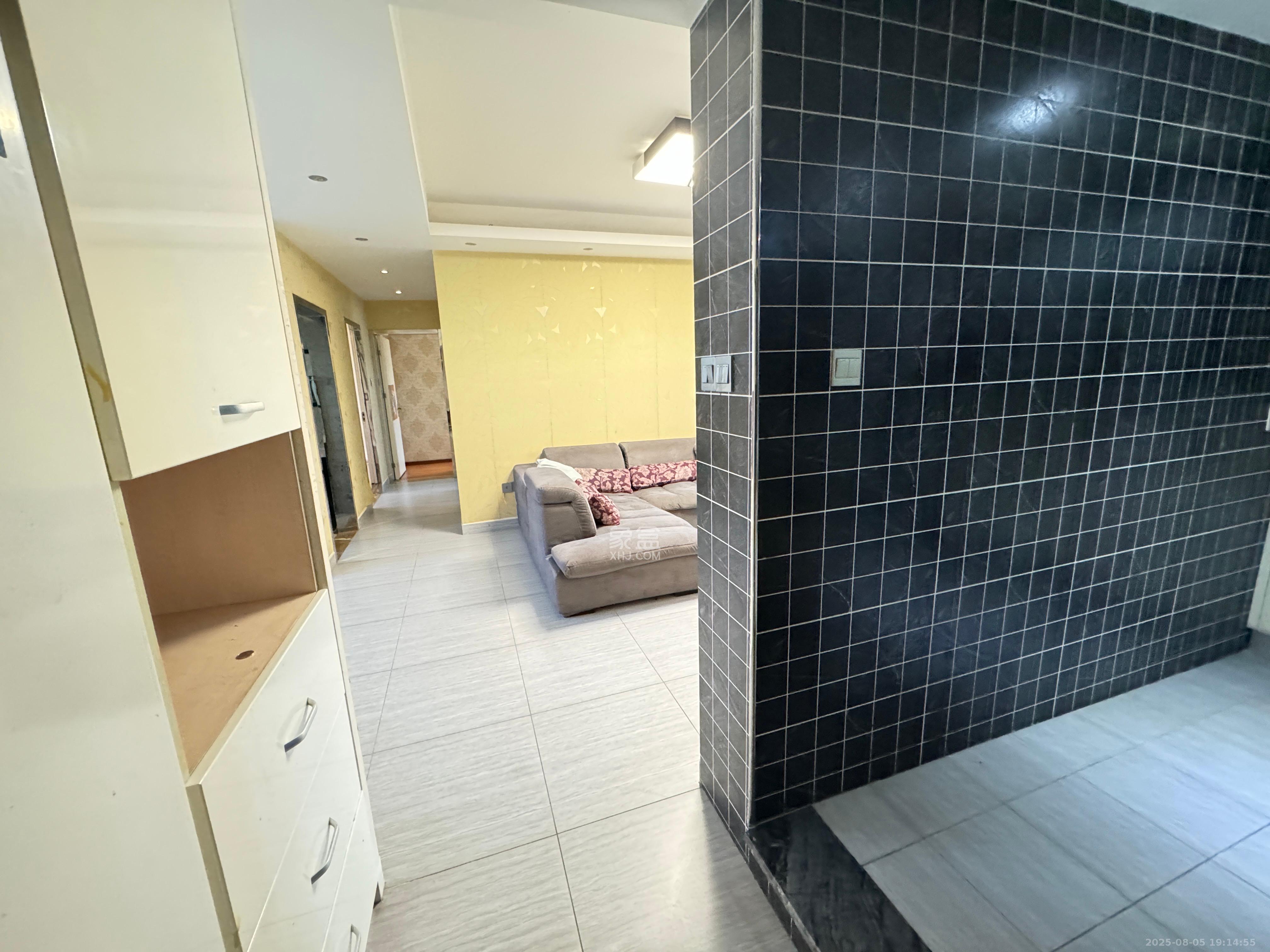 都市兰亭 1室2厅1卫 2300.0元/月 都市兰亭 1室2厅1卫 2300.0元/月室内图