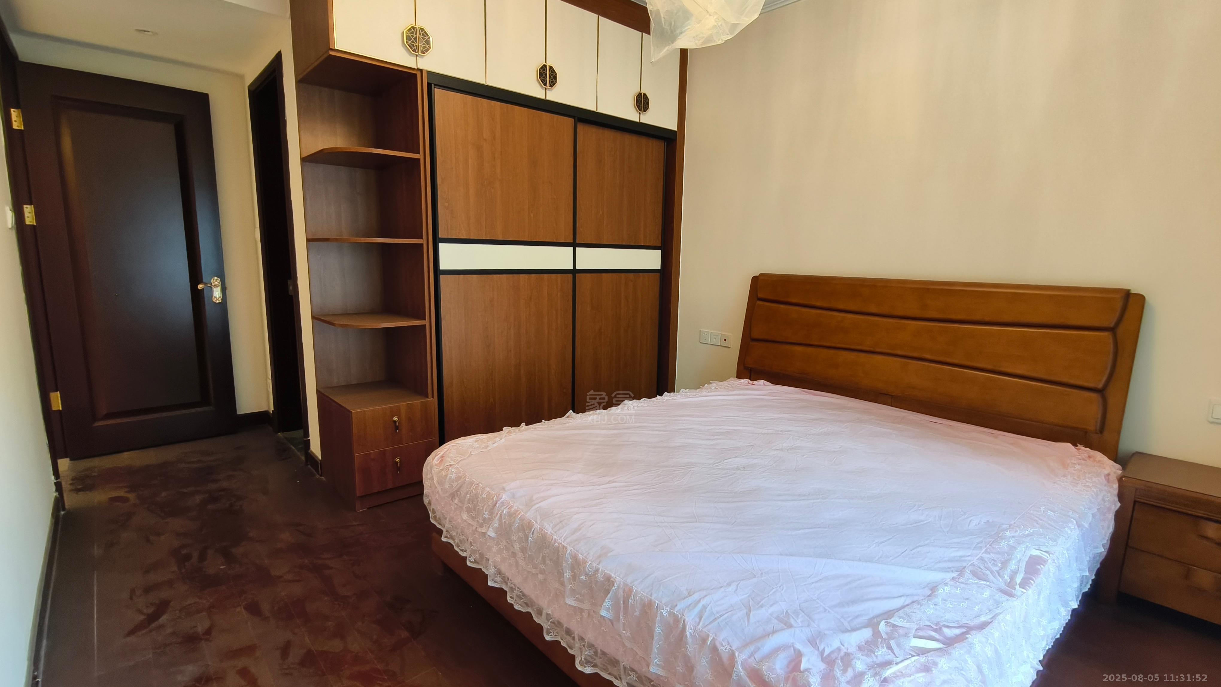 恒大华府  3室2厅2卫    2400.0元/月室内图