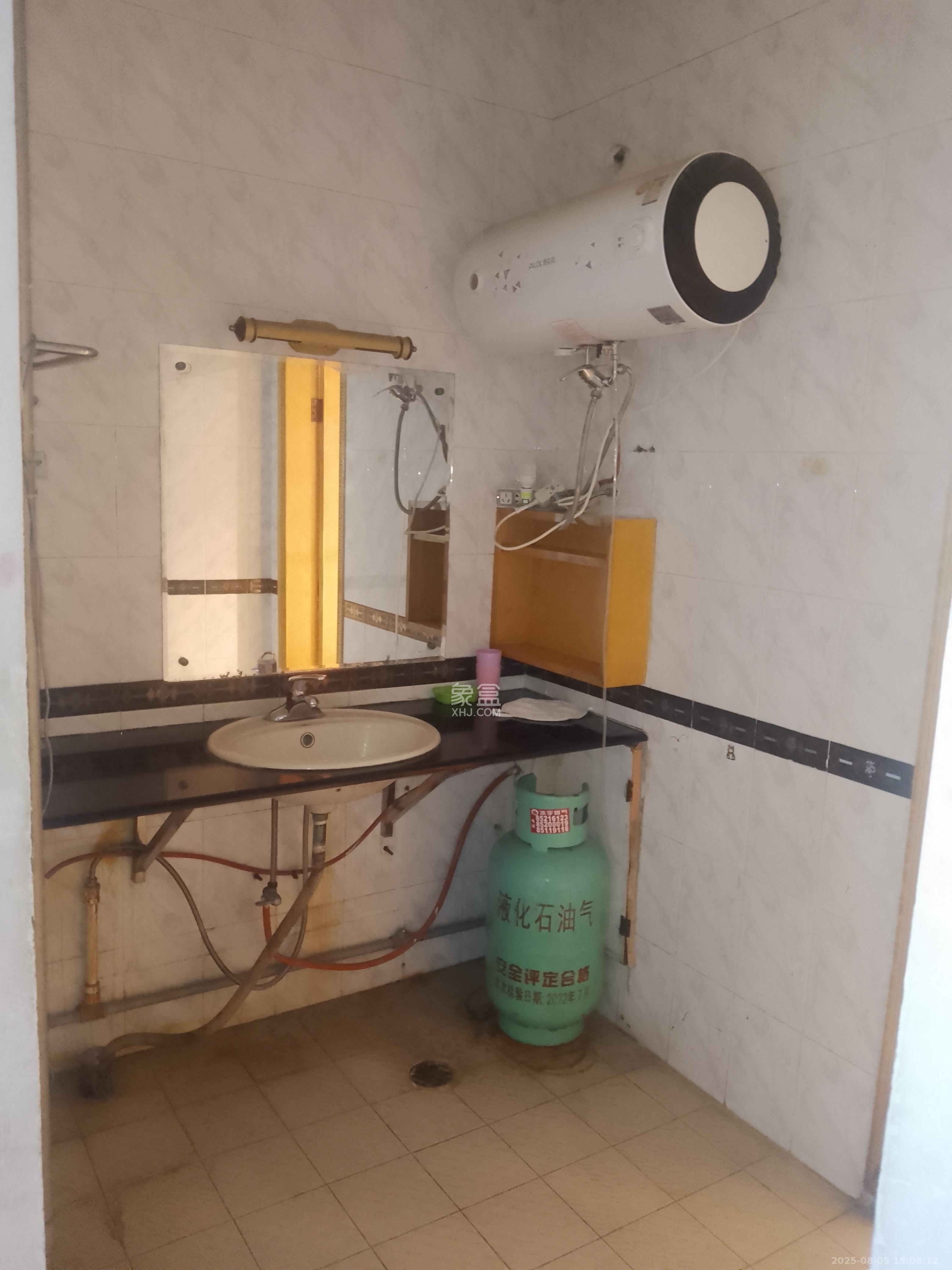 刑警之家 3室2厅2卫 1500.0元/月 刑警之家 3室2厅2卫 1500.0元/月室内图