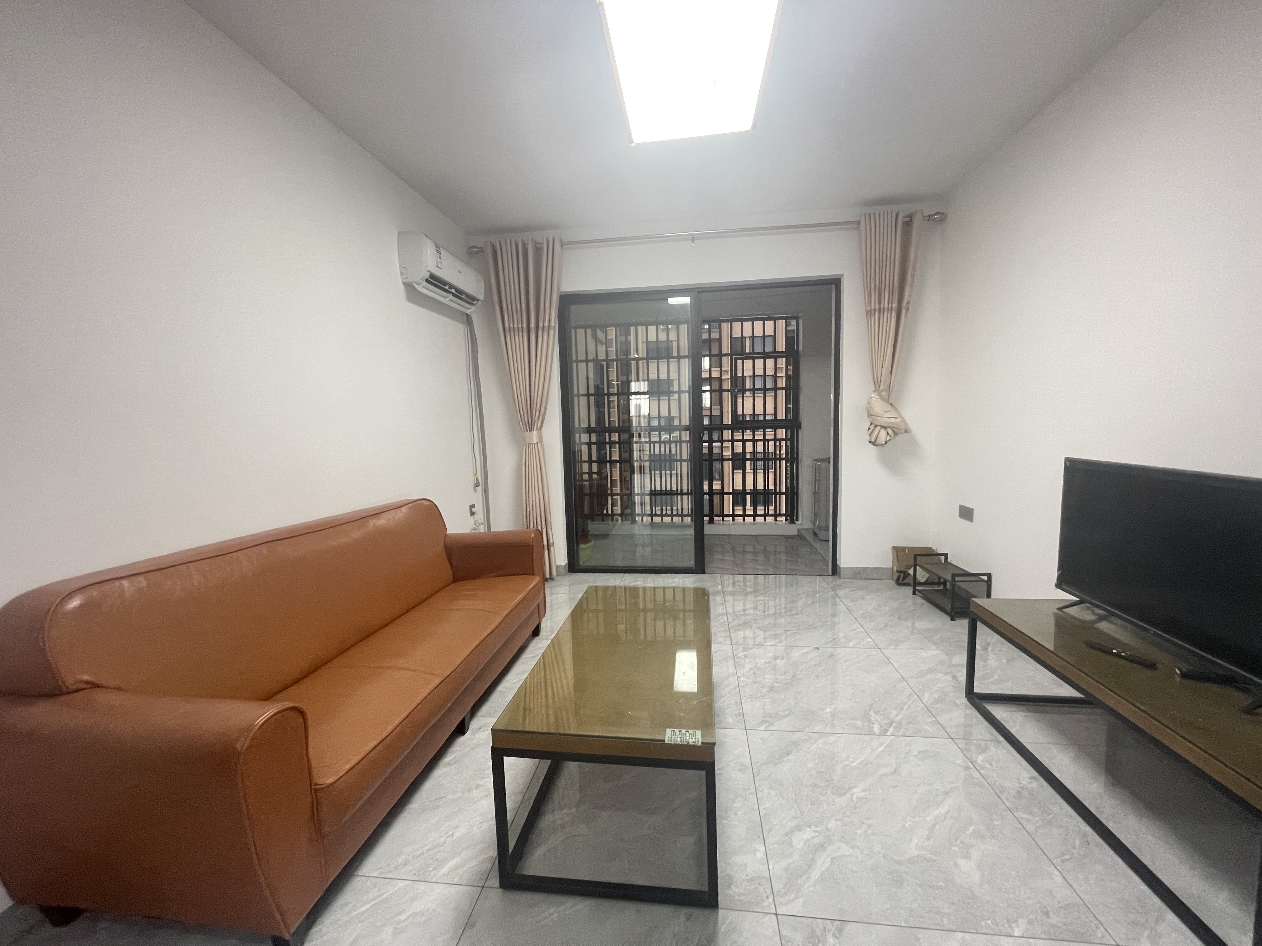 伟业智青春 3室2厅2卫 160.0万 伟业智青春 3室2厅2卫 160.0万客厅