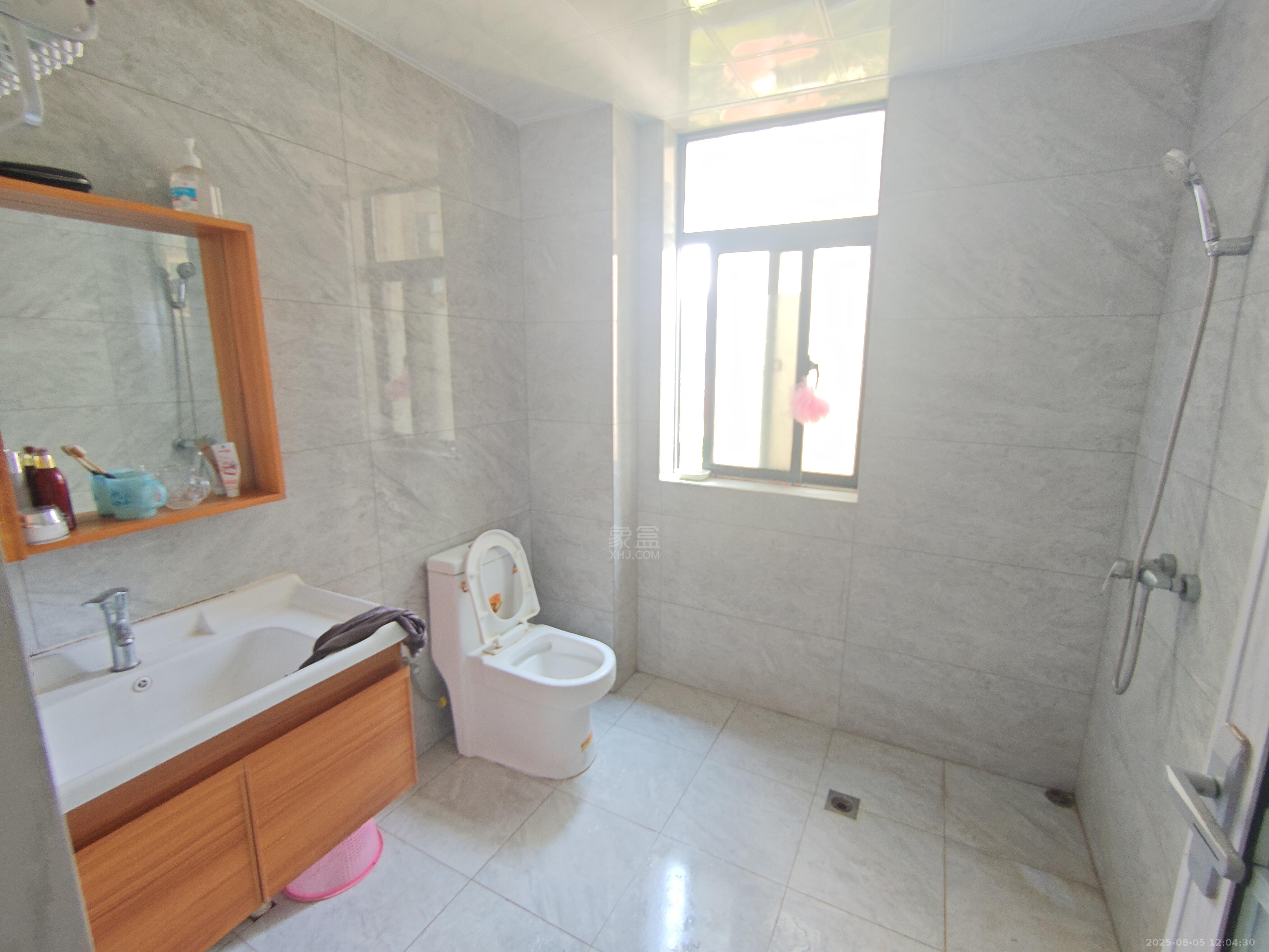 武广国际学苑  3室2厅2卫    1800.0元/月 武广国际学苑  3室2厅2卫    1800.0元/月室内图